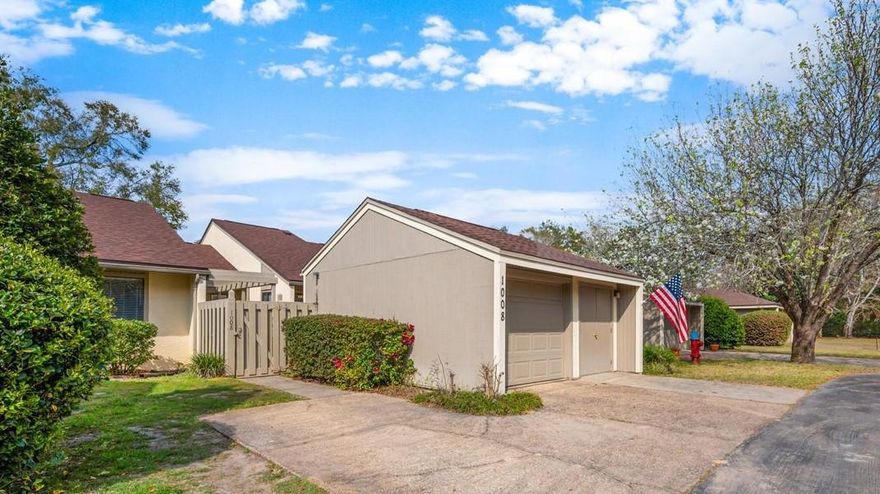 This is what you have been looking for!Spacious one story 2 Bed/2 Bath townhome with attached over-sized 1 car garage with extra storage space/workspace in the wonderful community of Royal Oak Village, Bluewater Bay! This home has a great floor plan! The kitchen has been updated with granite countertops and an under counter sink. Hardwood flooring was installed in bedrooms and hallway. New HVAC and water heater!Large front courtyard(25'x32'), with privacy fencing and small garden for your fresh herbs. There is a separate spacious family room that leads straight to the kitchen. Off the kitchen is your formal dining and larger living room with vaulted ceilings plus a fabulous sunroom can be used in various ways. Perfect LOW maintenance home.