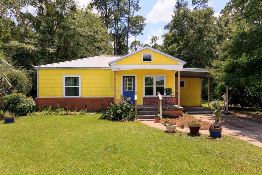 Beautiful 3 bedroom 2 bath cottage asking for your personal touch. Original hardwood floors throughout. Split floorplan with a true primary with en suite bathroom, and laundry inside--all rarities in homes of this era. Mere seconds from East Milton Elementary and the Marquis Basin boat ramp, offering ease of access to the Blackwater River, The adjacent lot west of the house is a well-kept undeveloped county park. HVAC (2019), Water Heater (2018), Metal Roof (2013).