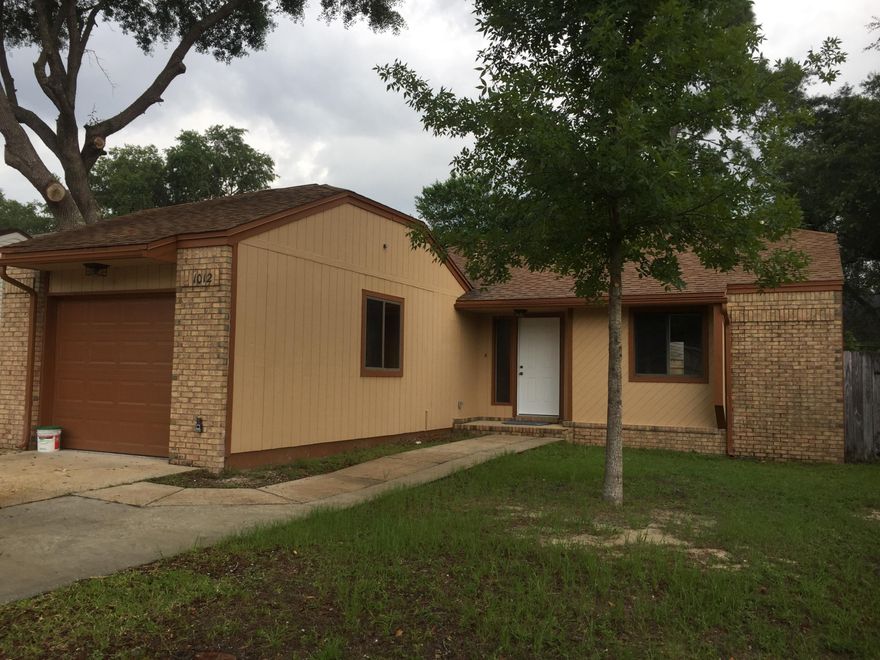 Cedar ridge home with 2 bedrooms and 2 baths, perfect for a starter home or a retirement home. Seller will replace the flooring with a full price offer.