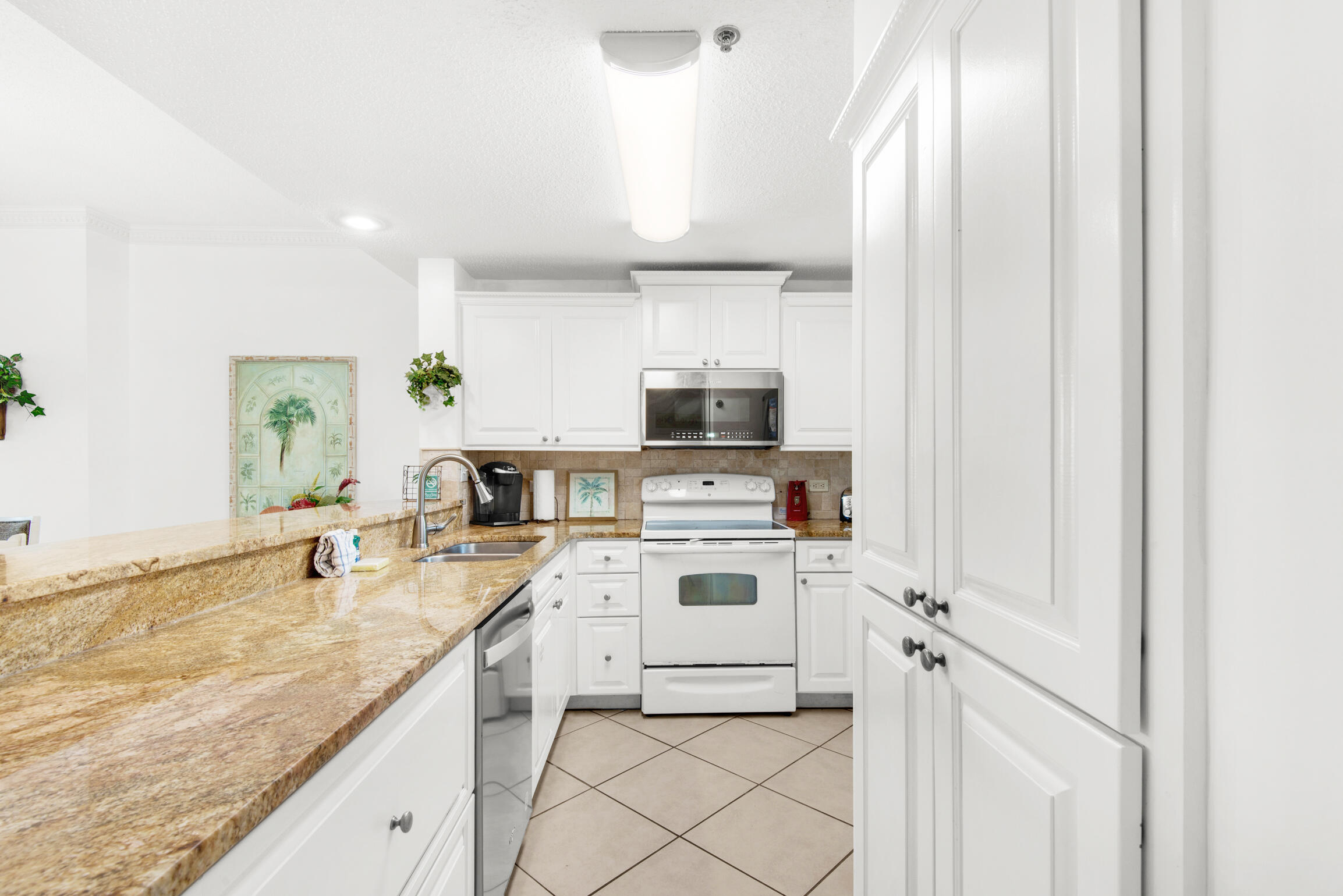 LEEWARD KEY - Residential