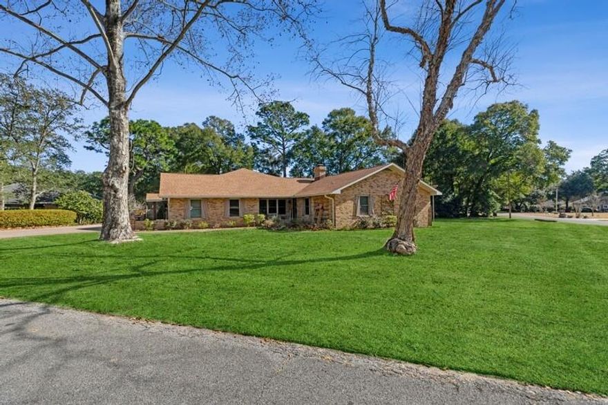 Beautiful home in Rocky Bayou. This home has a chef's kitchen with a dual fuel stove/oven and a beautiful marble island overlooking a large family room with a fireplace and 16 foot ceilings. Don't let the age of this home fool you, there have been numerous updates to include an addition built on in 2004 which includes a study currently being used as a 5th bedroom, a full bath with tiled shower, a large living room and screen porch with tall ceilings and cedar shake siding. Gorgeous updated bathrooms. It has paid off solar panels which will greatly reduce utility cost, a paver driveway, the windows in the original part of the home were updated to hurricane certified windows, two HVAC systems. Electric car charger in garage. Beautiful Pergola, fire pit, chicken coop and shed. Roof replaced in 2020, one of the HVAC systems new in 2024, lawn pump replaced in 2024, new dual fuel range and refrigerator as well. 
Don't miss this fantastic home, convenient to Eglin, Duke, 7th Group. 
