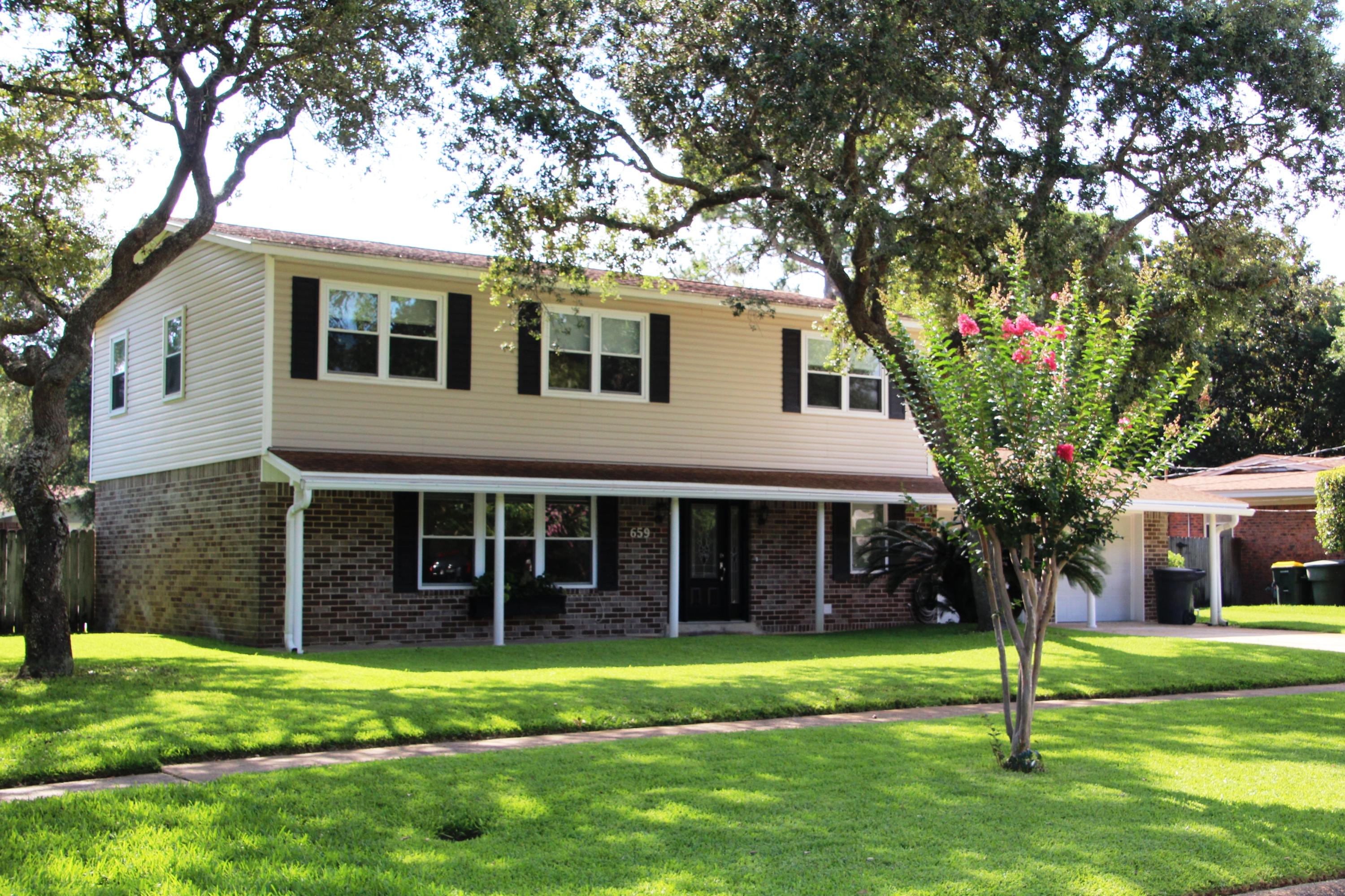 COUNTRY CLUB ESTATES 1ST ADDN - Residential