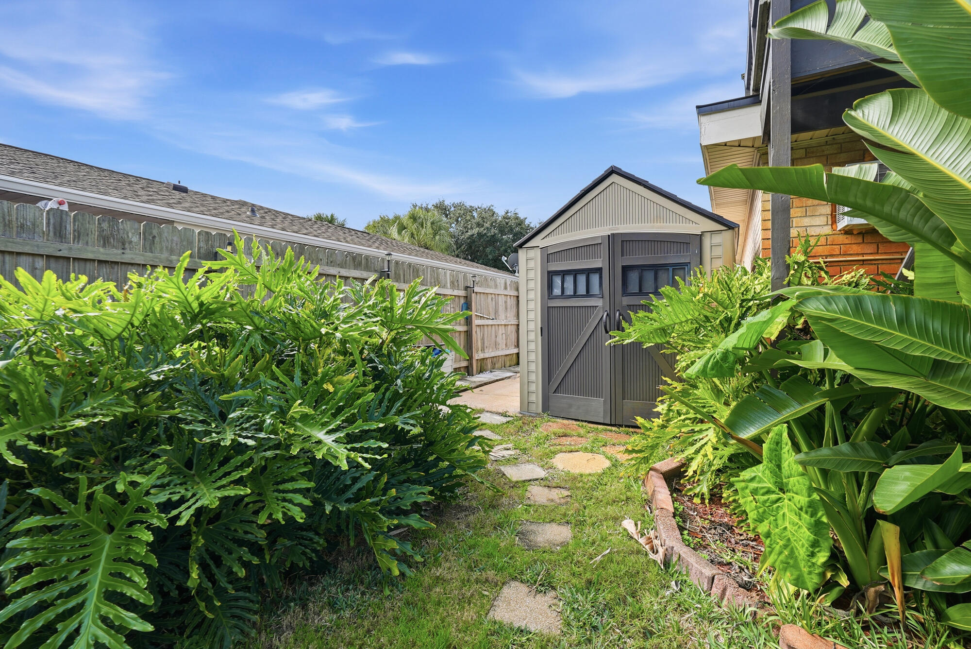 SANTA ROSA SHORES - Residential