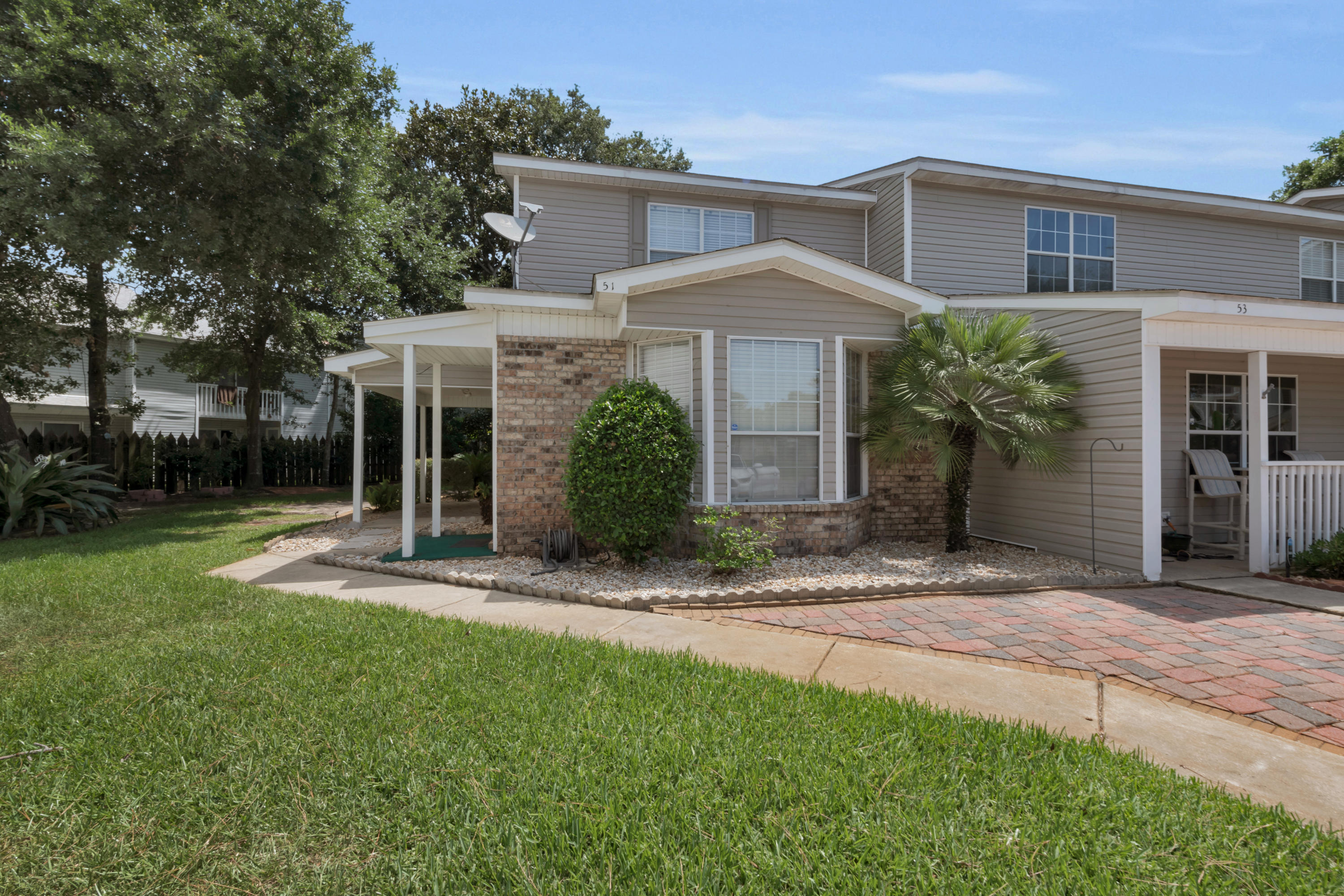 CHATELAINE EST - Residential