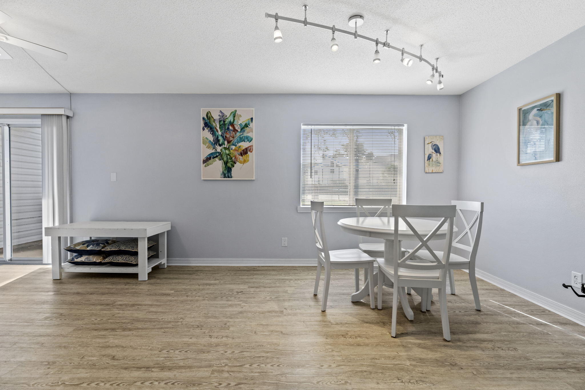 FINISTERRA CONDO - Residential