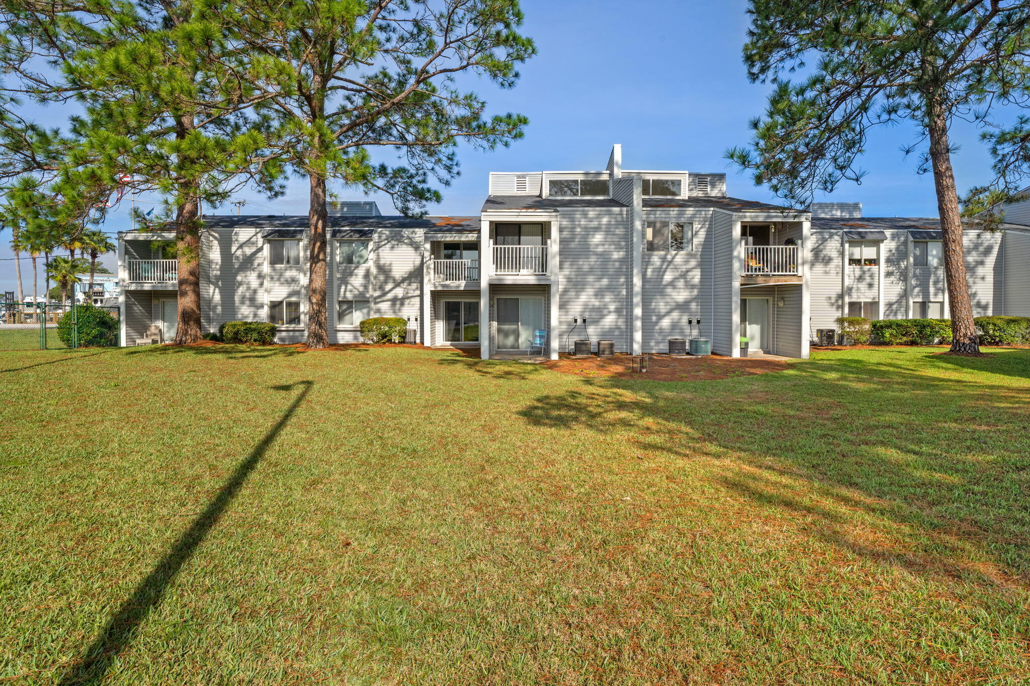 FINISTERRA CONDO - Residential