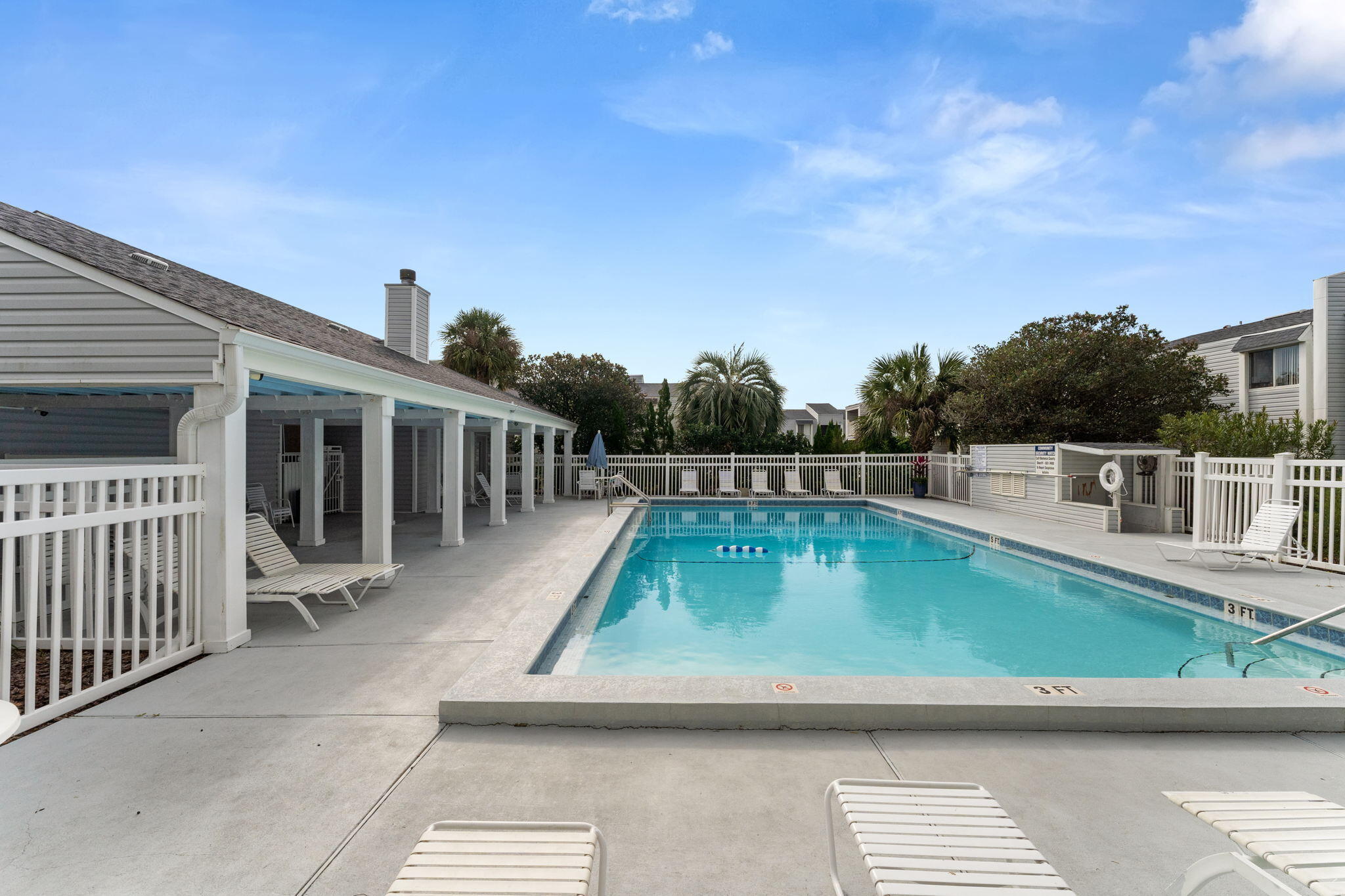 FINISTERRA CONDO - Residential