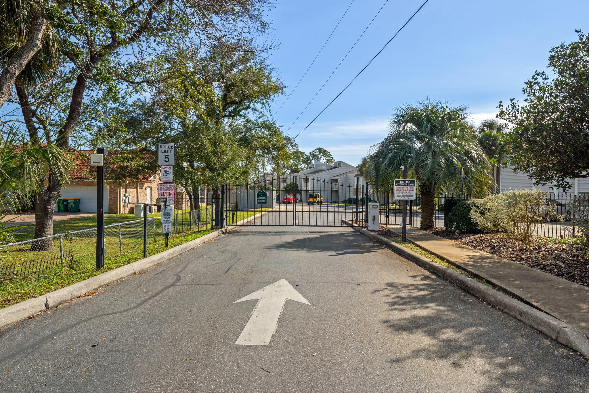 FINISTERRA CONDO - Residential