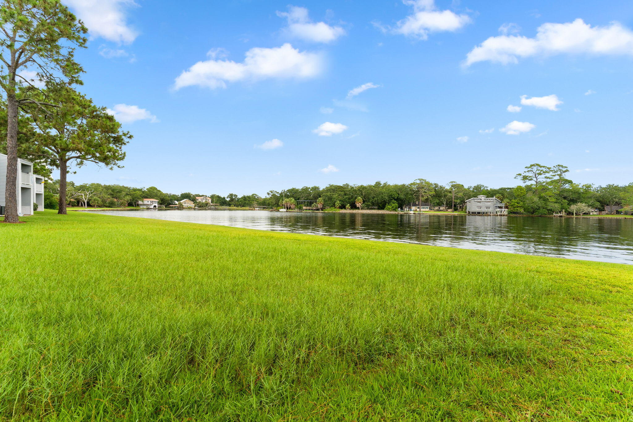 FINISTERRA CONDO - Residential