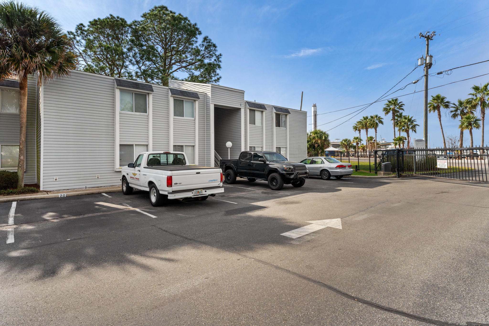 FINISTERRA CONDO - Residential