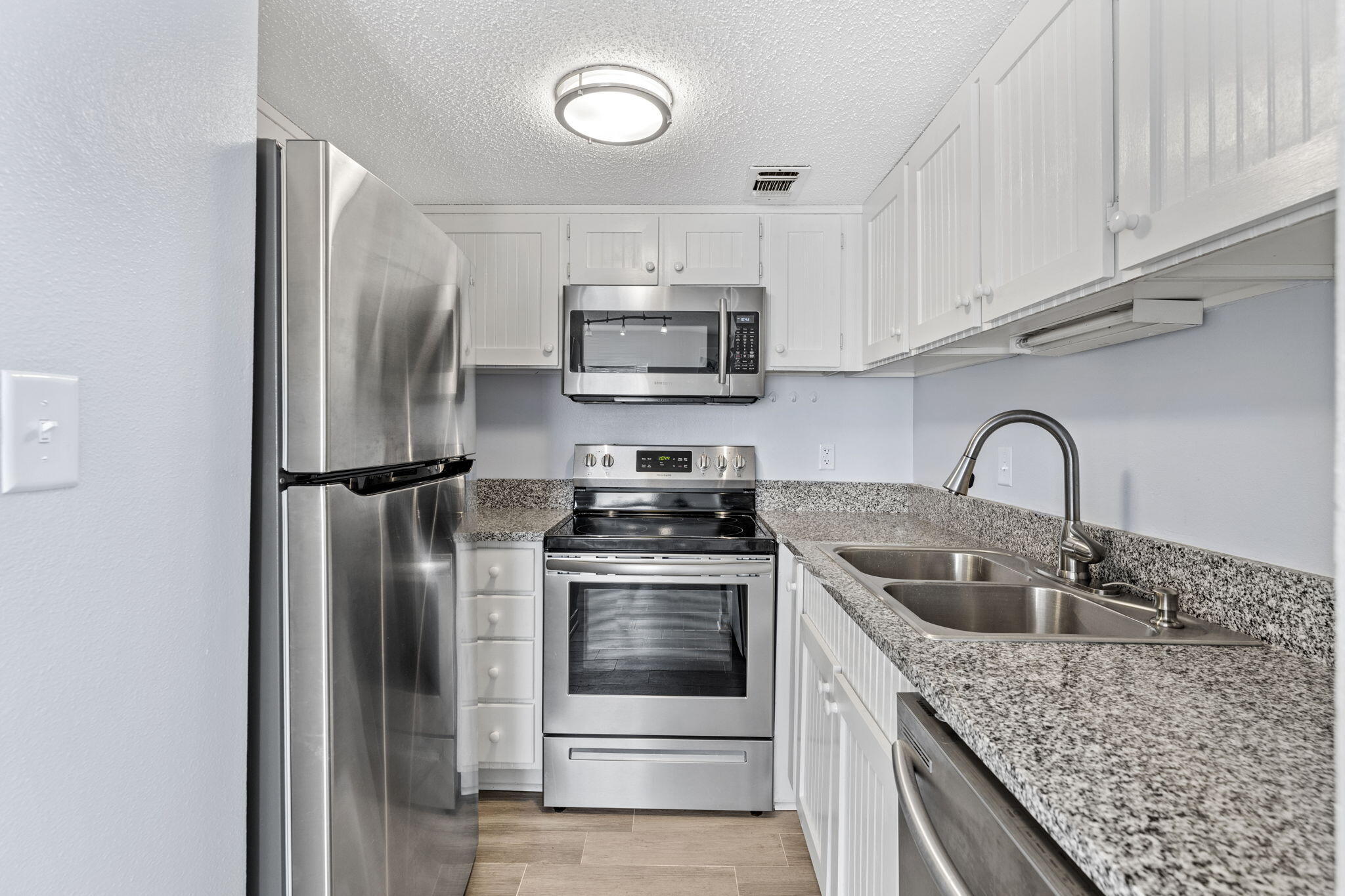 FINISTERRA CONDO - Residential