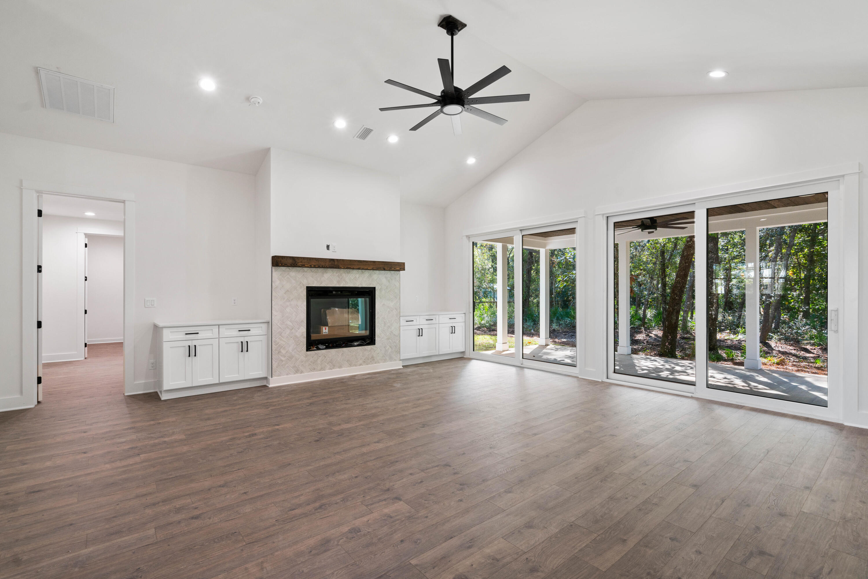 BAY GROVE - Residential