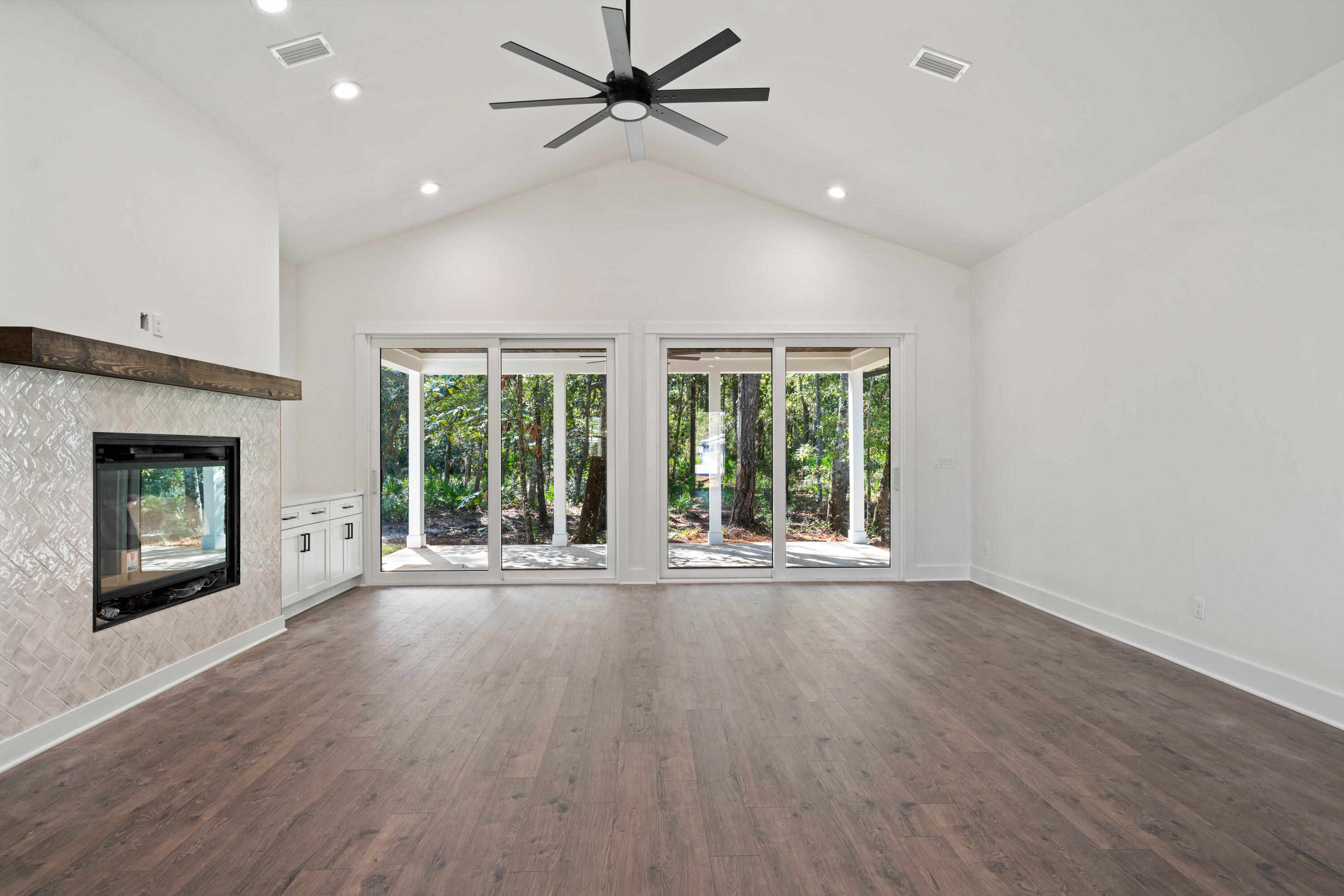 BAY GROVE - Residential