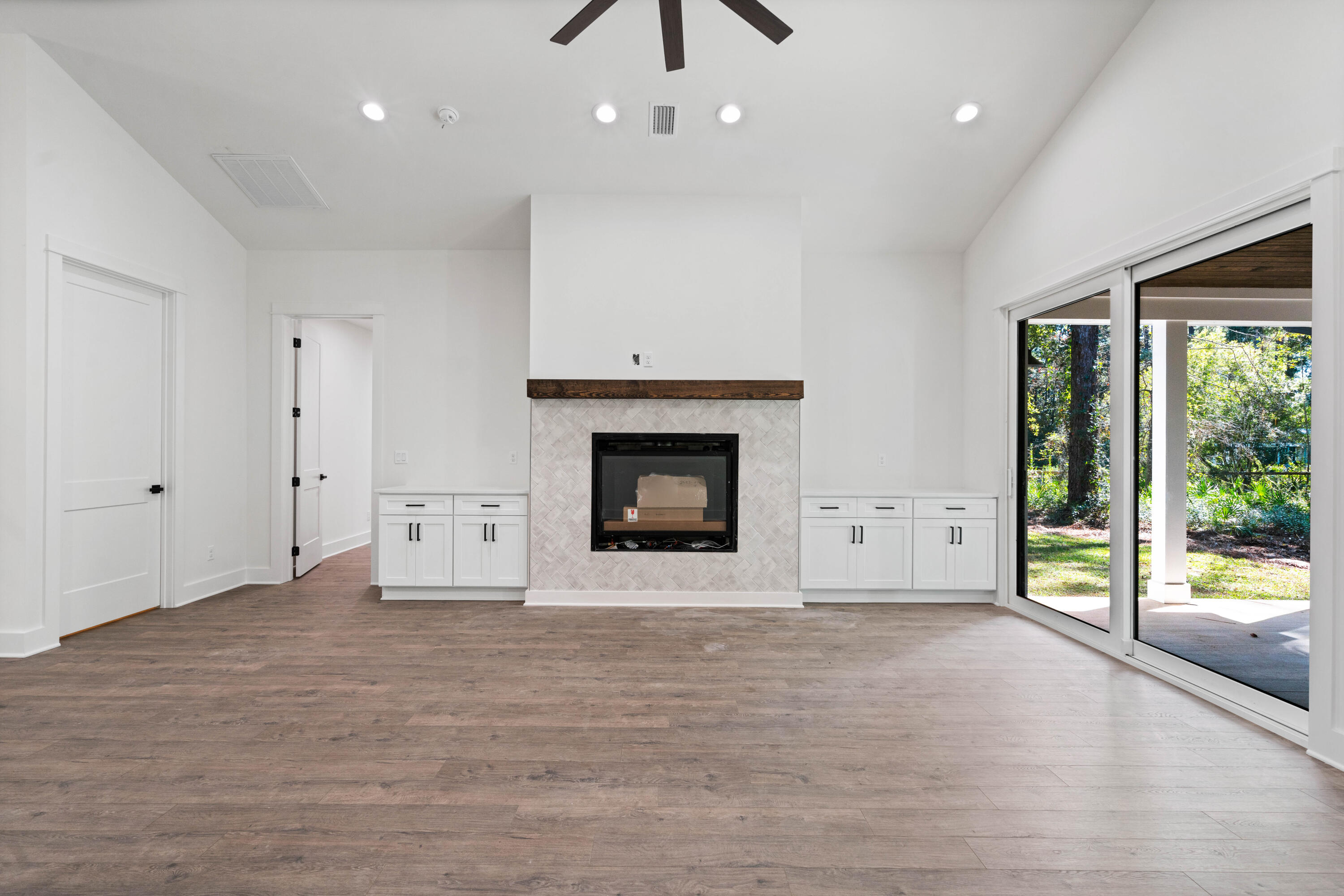 BAY GROVE - Residential