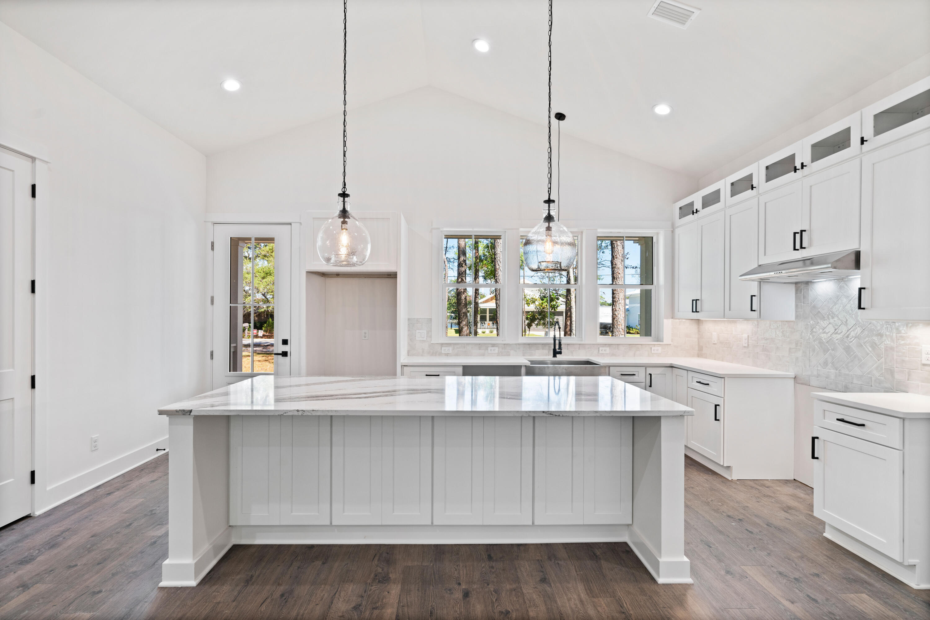 BAY GROVE - Residential