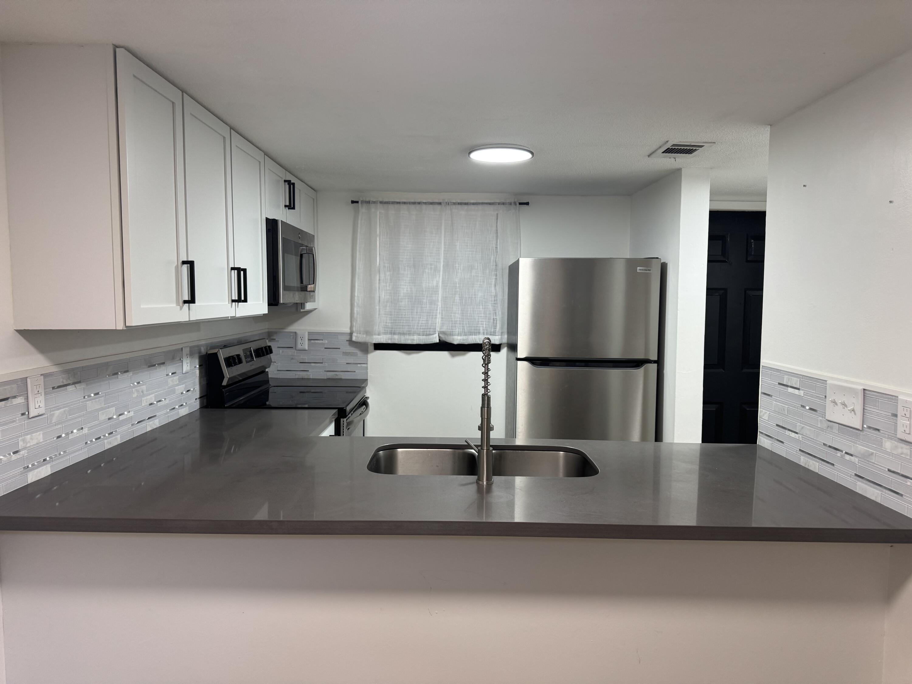 GARDEN VILLAS PH 1 - Residential Lease