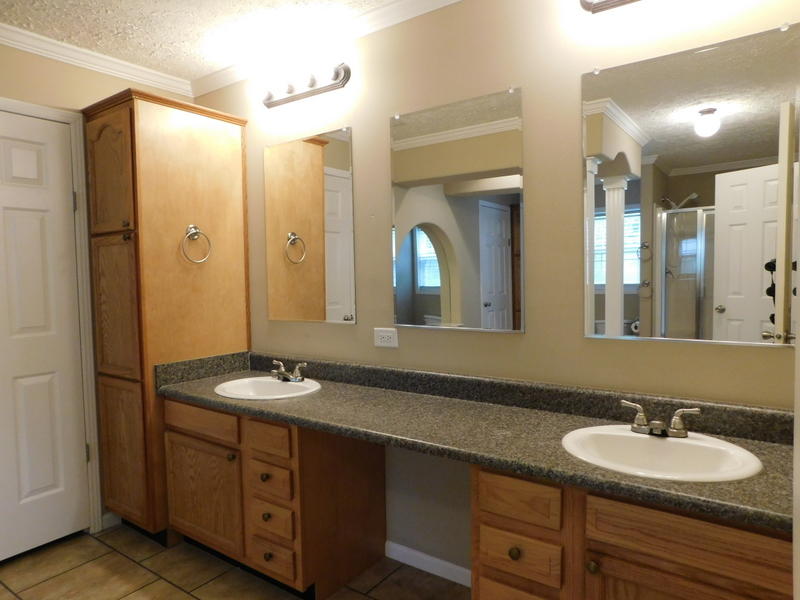 AVERITT ADDN TO CRESTVIEW - Residential