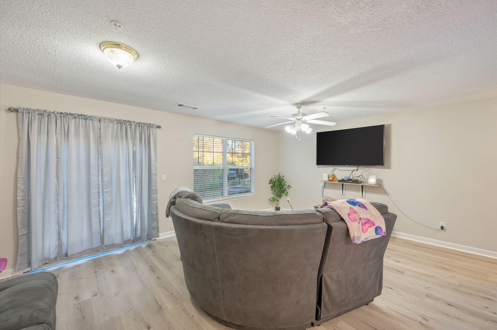 ROLLING PINES - Residential