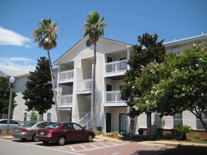 Top floor large 1 bedroom unit at Indian Lake is located in the heart of Destin within a mile to the beach! Unit features tile throughout and vaulted ceiling in the living room. The balcony offers an attractive view. Current rental rate for this unit is $980 a month, so it will be a great income producer. Indian Lake features on-site rental management, workout facility, clubhouse, and pool. Cox Cable service is included. Buyer to please verify sq. footage, room dimensions, and all other information.