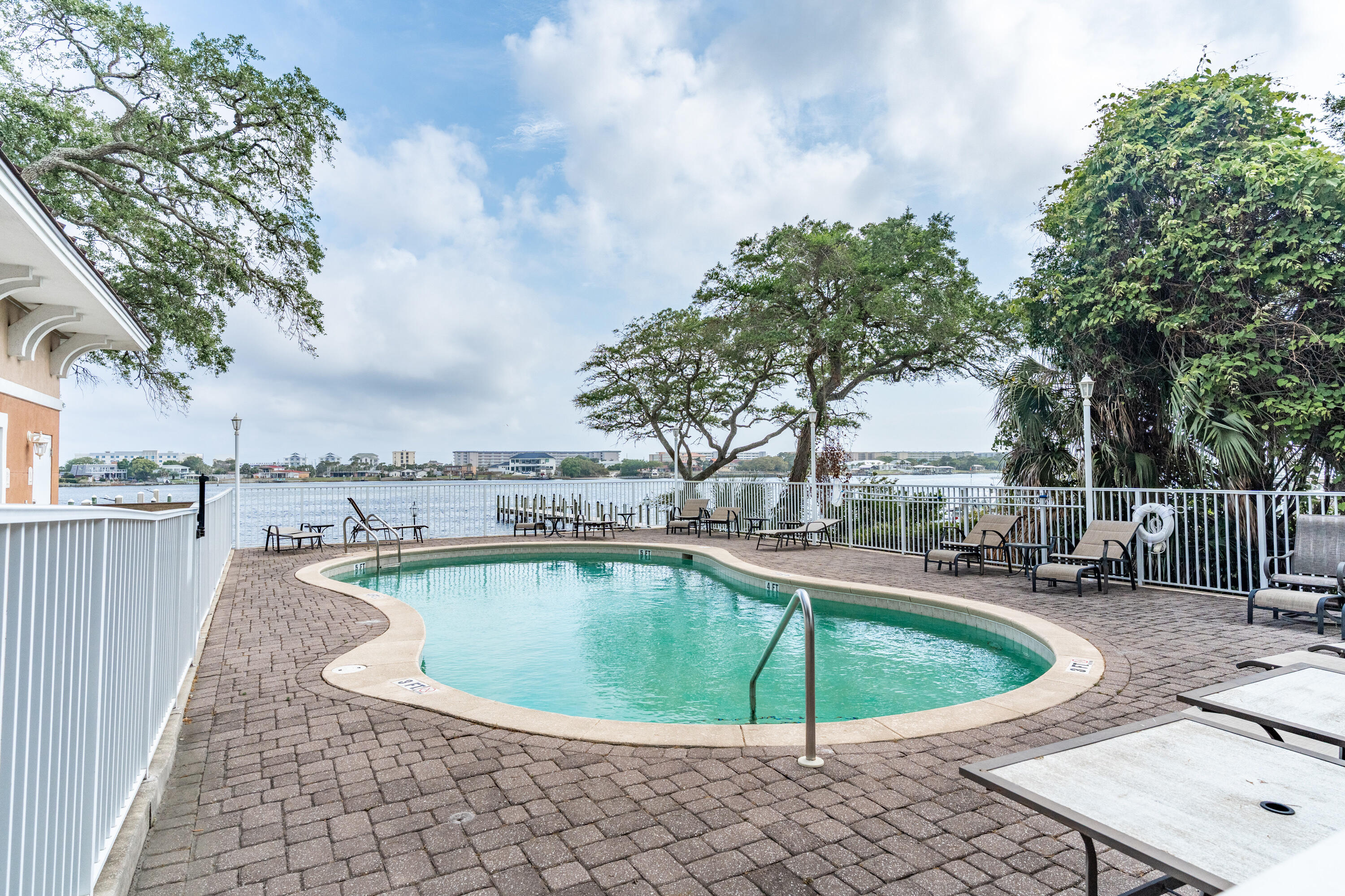 INDIANOLA ON THE WATER - Residential