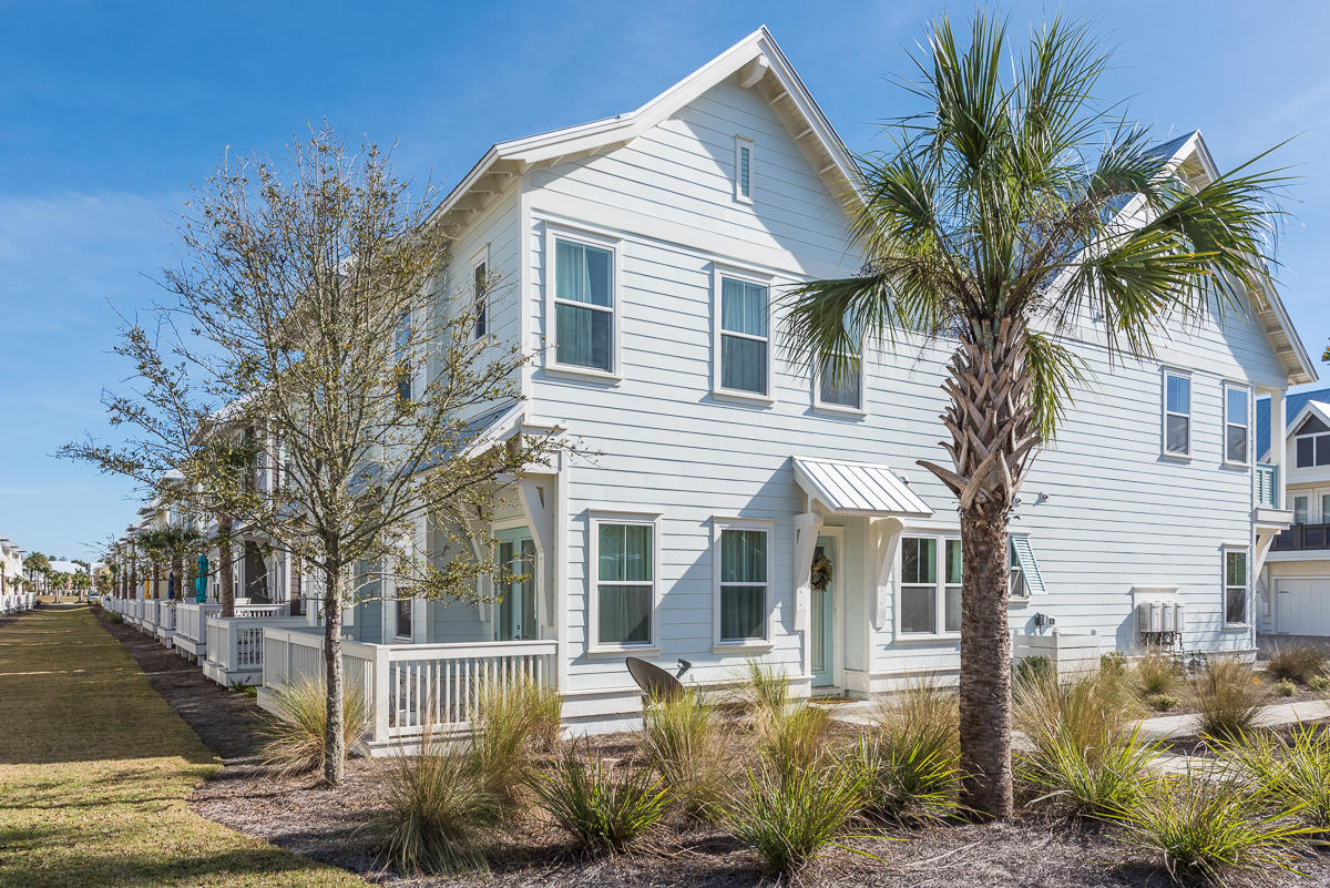 Beautiful ''Bahama'' corner unit in Prominence.