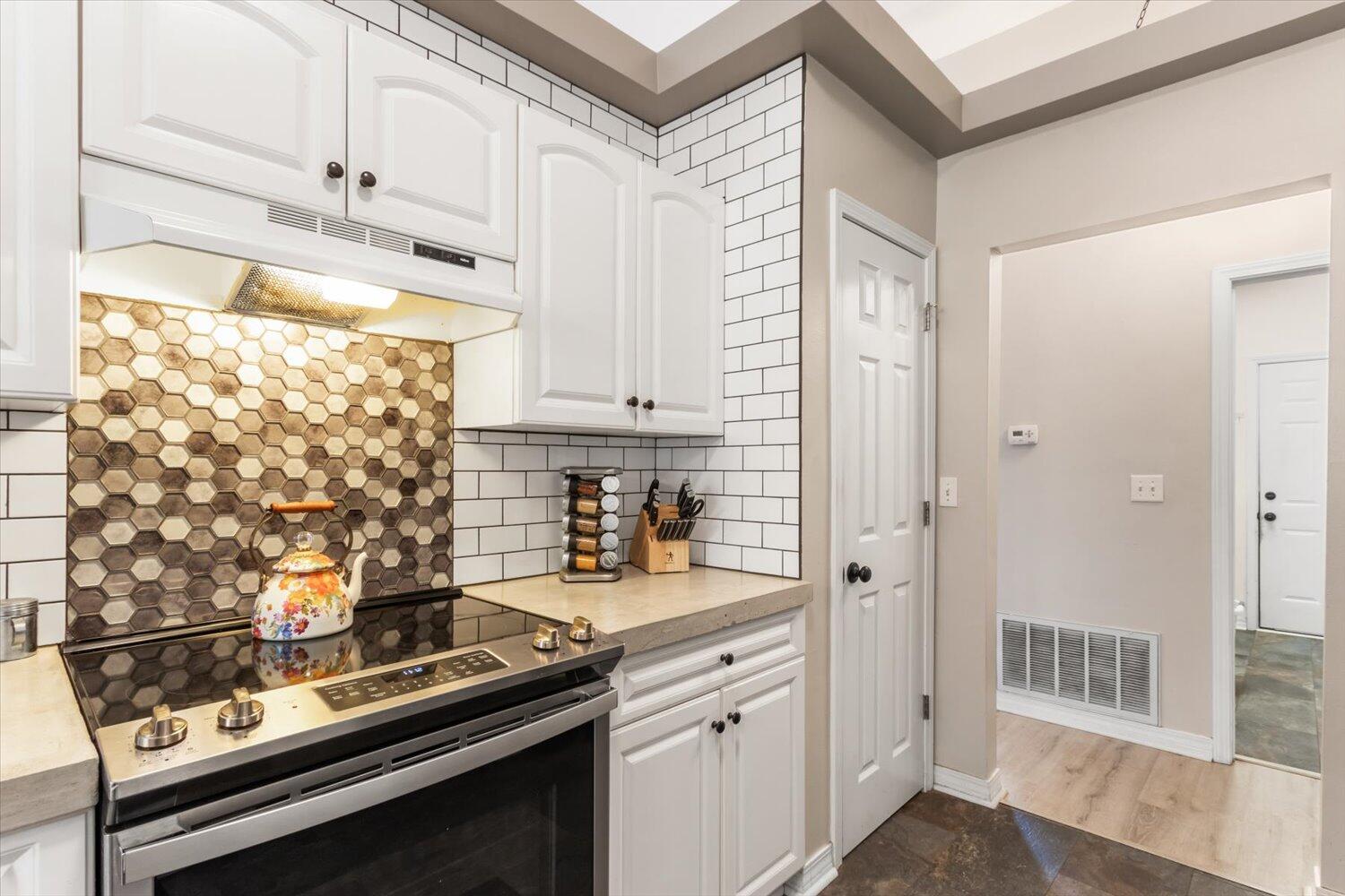 HICKORY SHORES - Residential