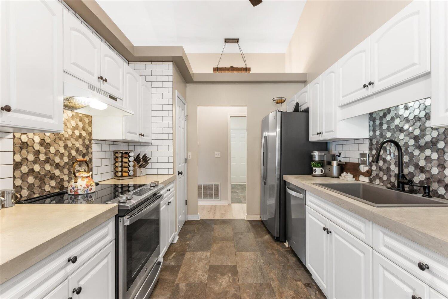 HICKORY SHORES - Residential