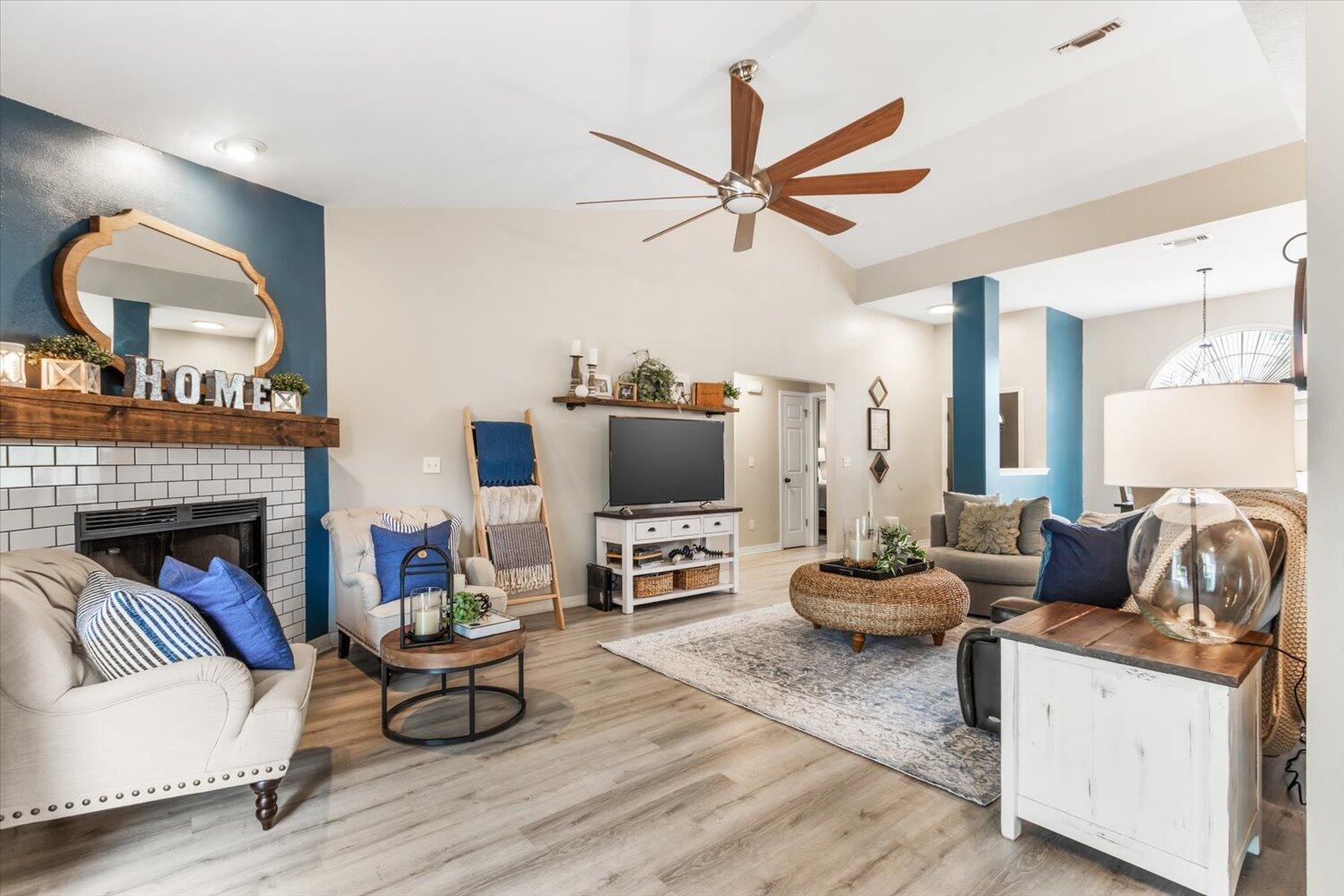 HICKORY SHORES - Residential