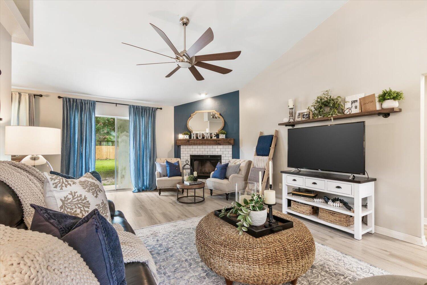 HICKORY SHORES - Residential