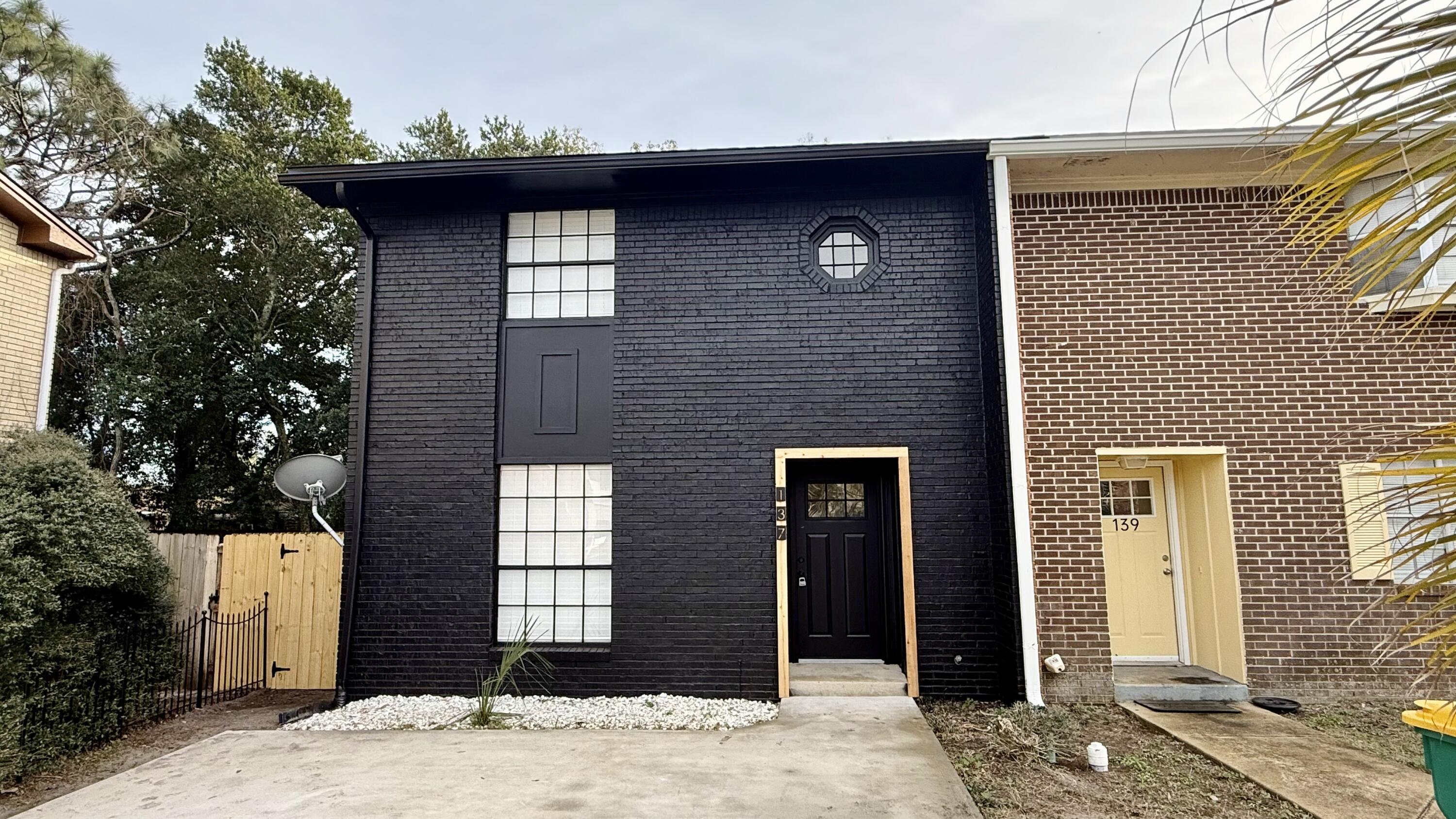 VALENCIA ARMS - Residential