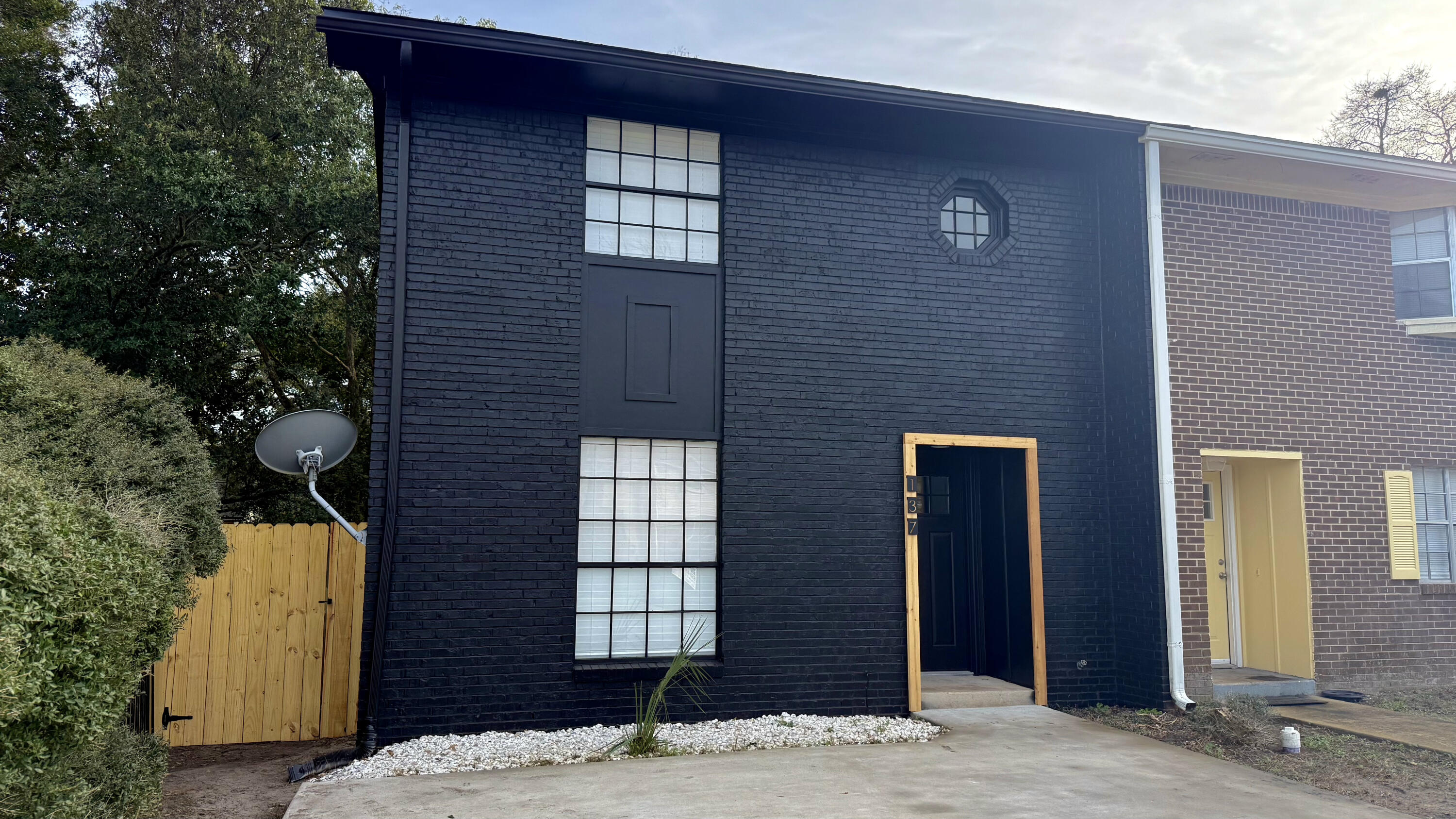 VALENCIA ARMS - Residential