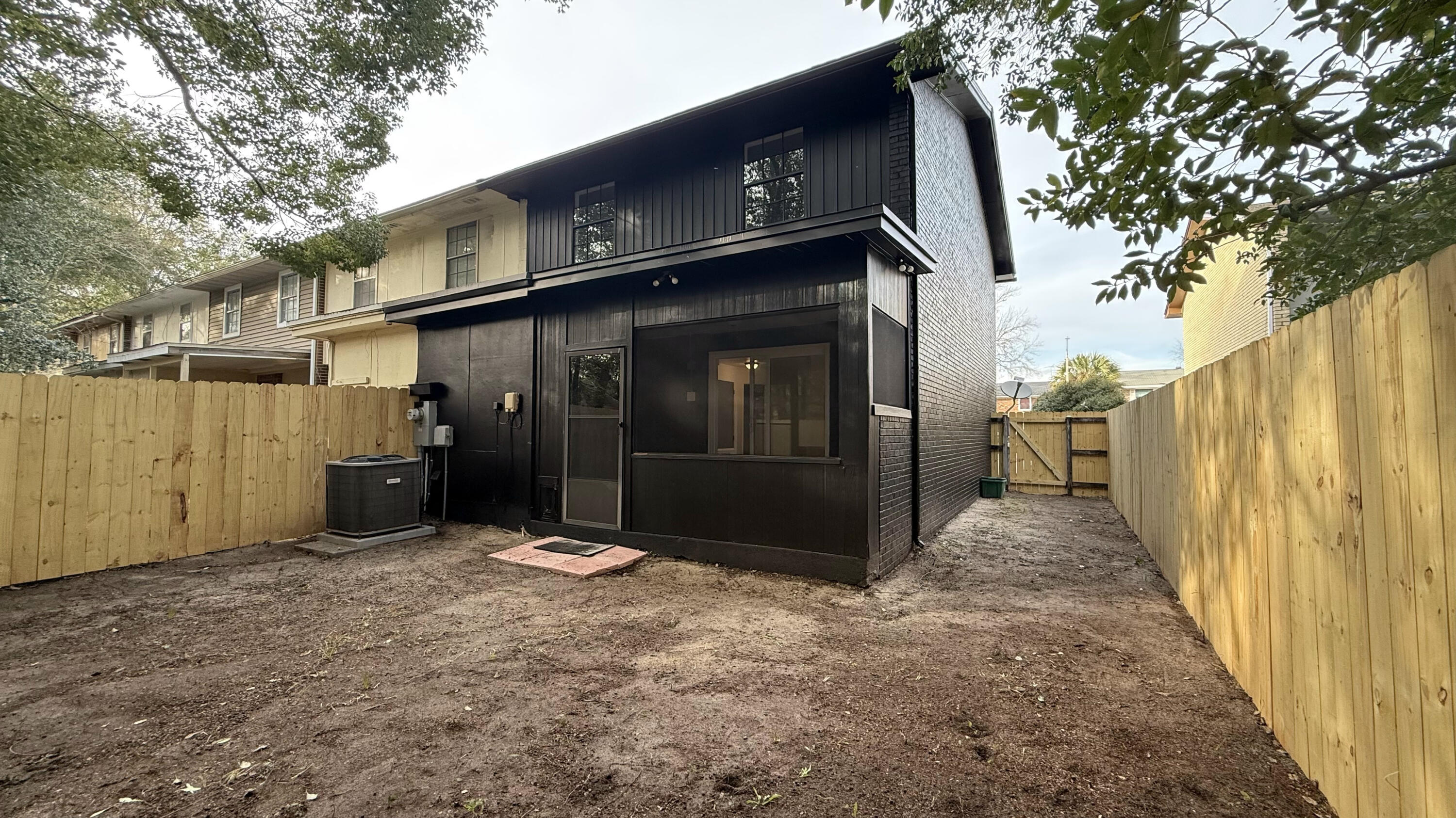 VALENCIA ARMS - Residential