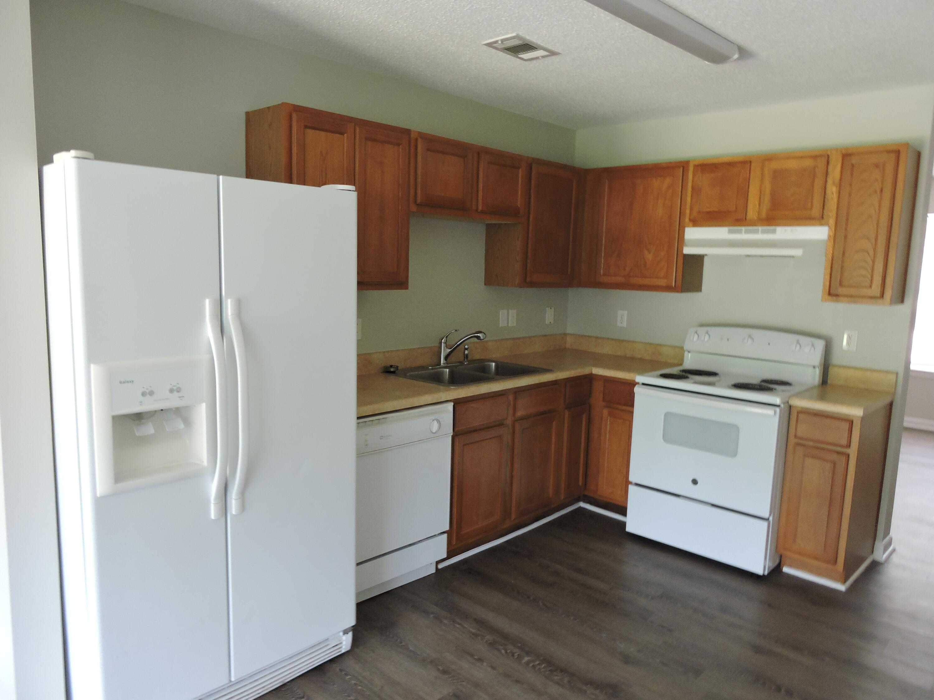 ROLLING PINES - Residential Lease