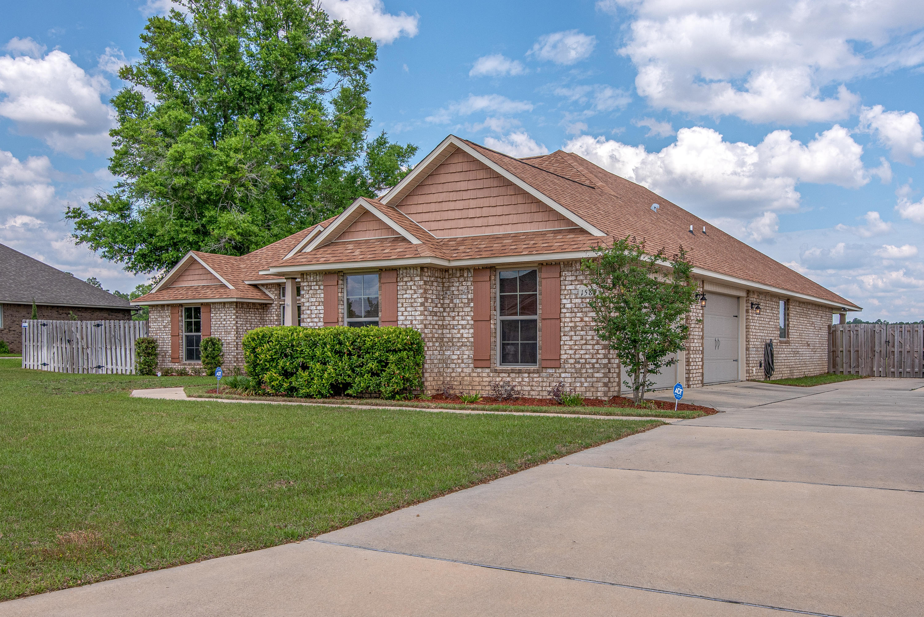 MOSSY OAKS - Residential