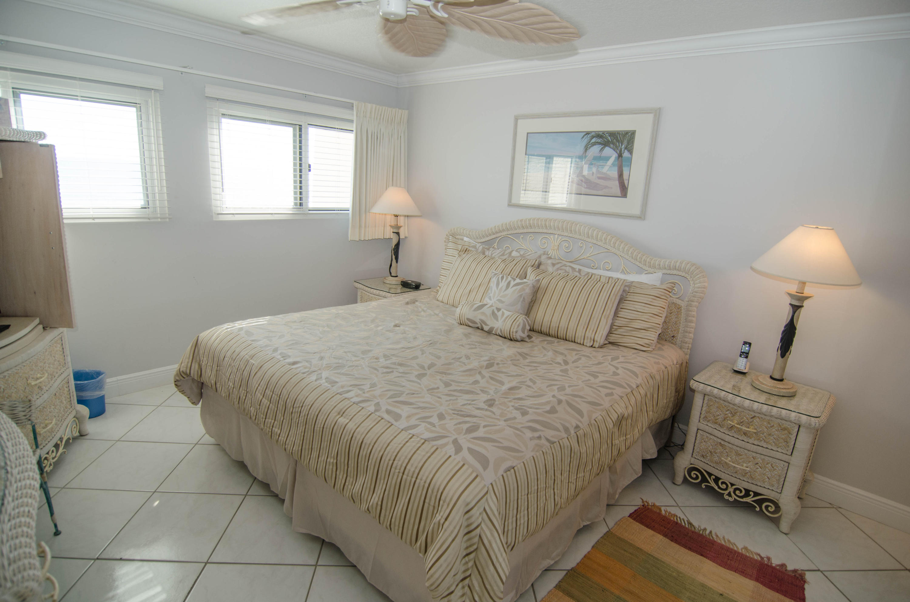 BEACH HOUSE CONDO PH 1 - Residential