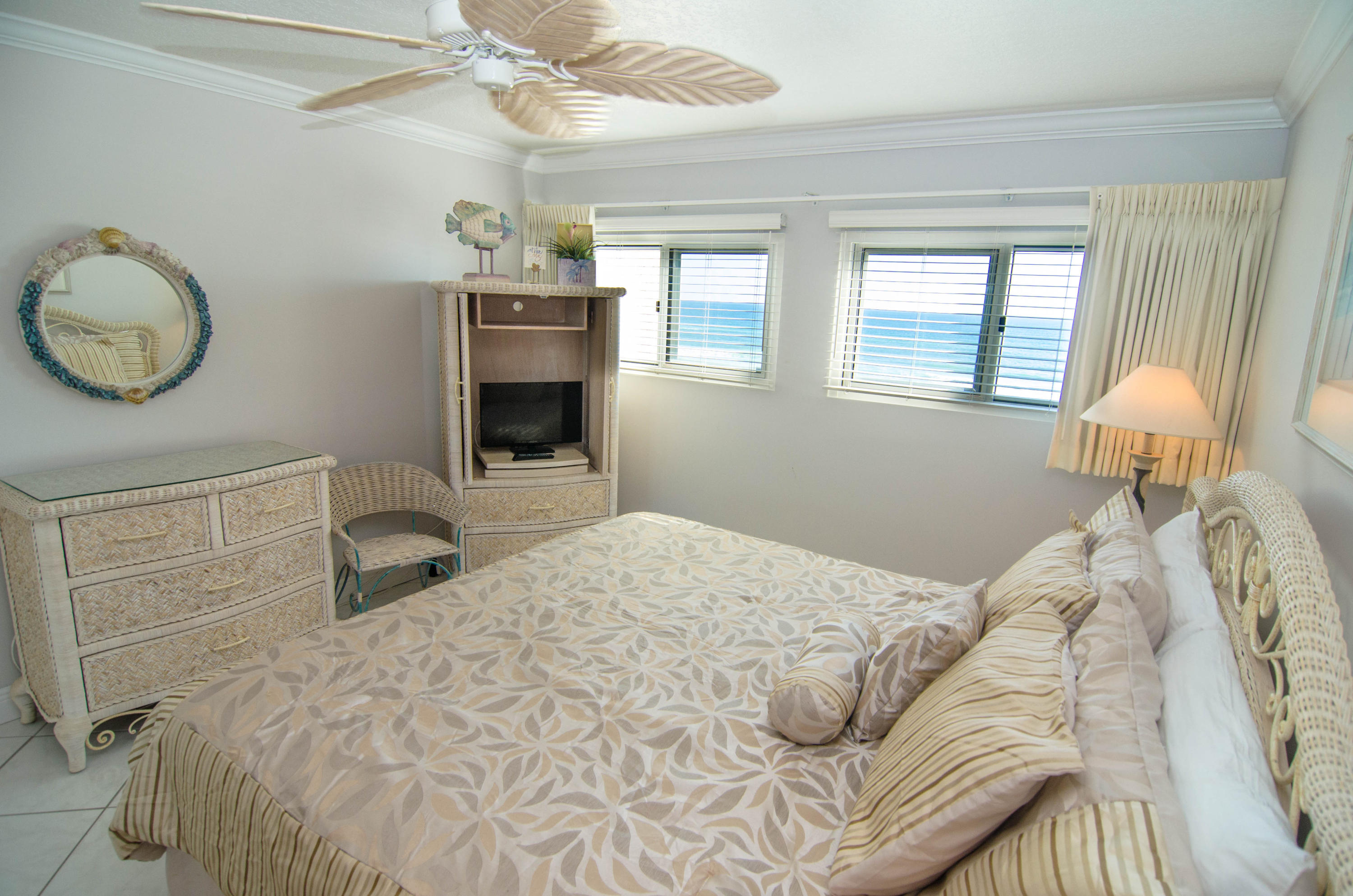 BEACH HOUSE CONDO PH 1 - Residential