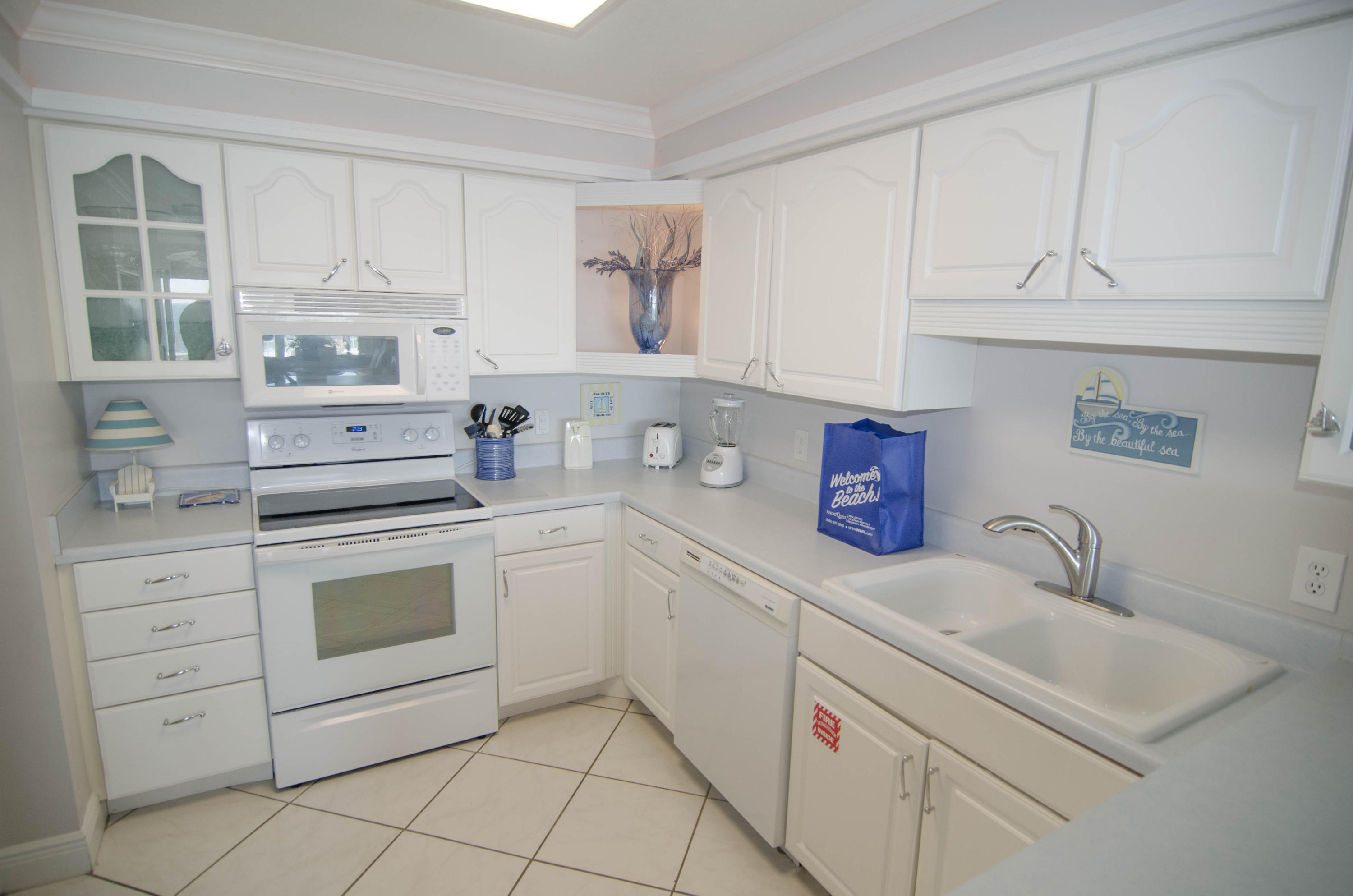 BEACH HOUSE CONDO PH 1 - Residential