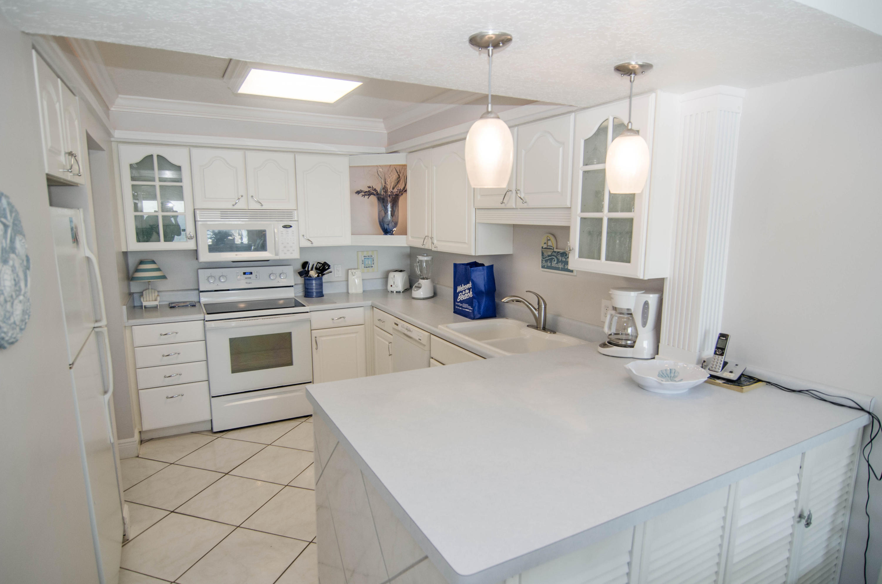 BEACH HOUSE CONDO PH 1 - Residential