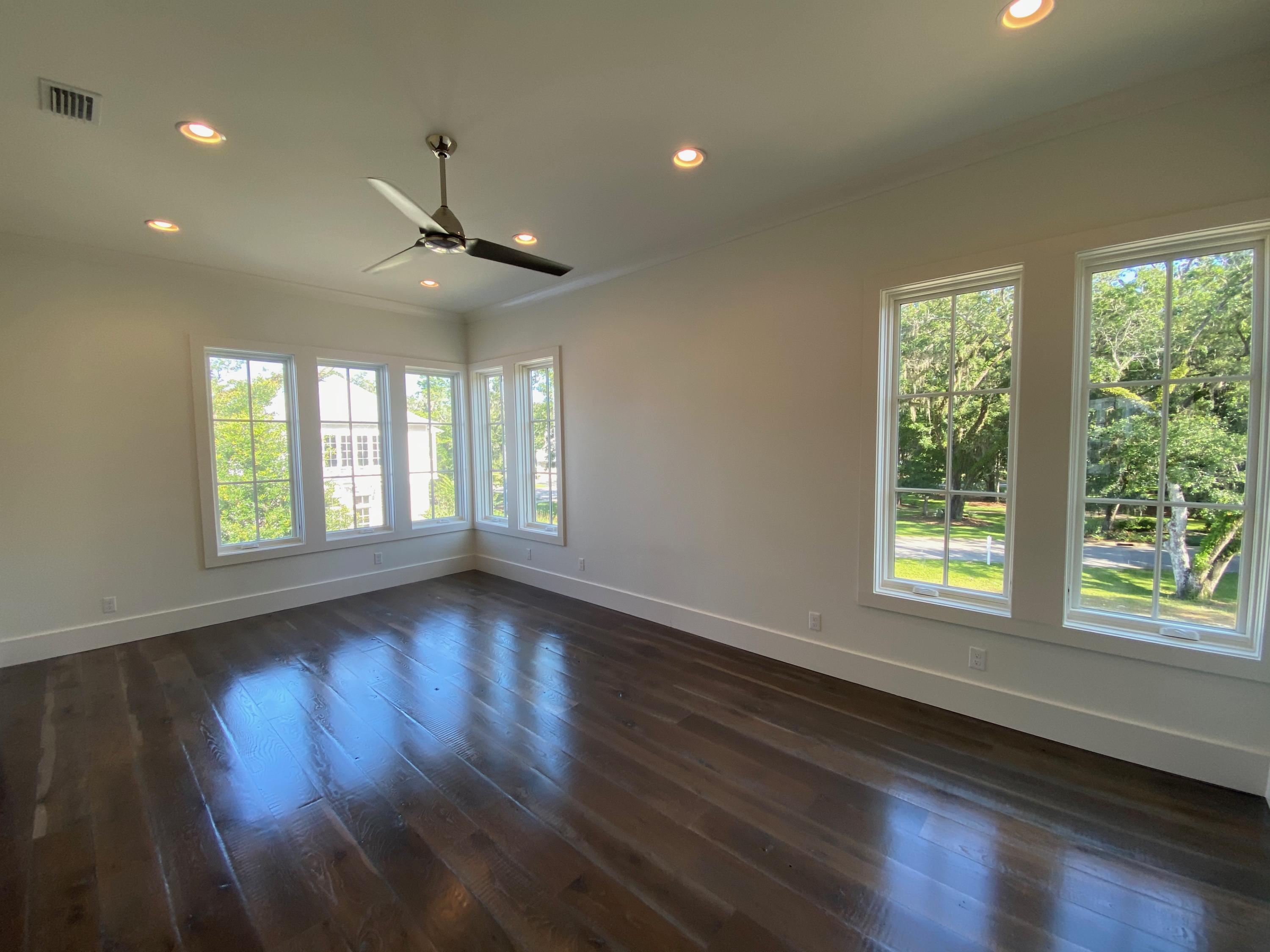 CHURCHILL OAKS - Residential