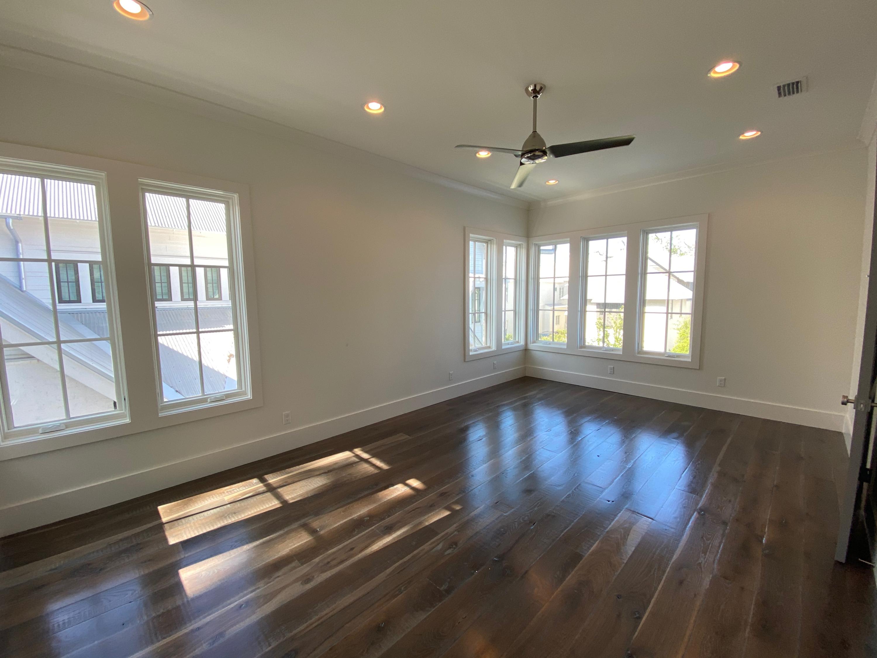 CHURCHILL OAKS - Residential