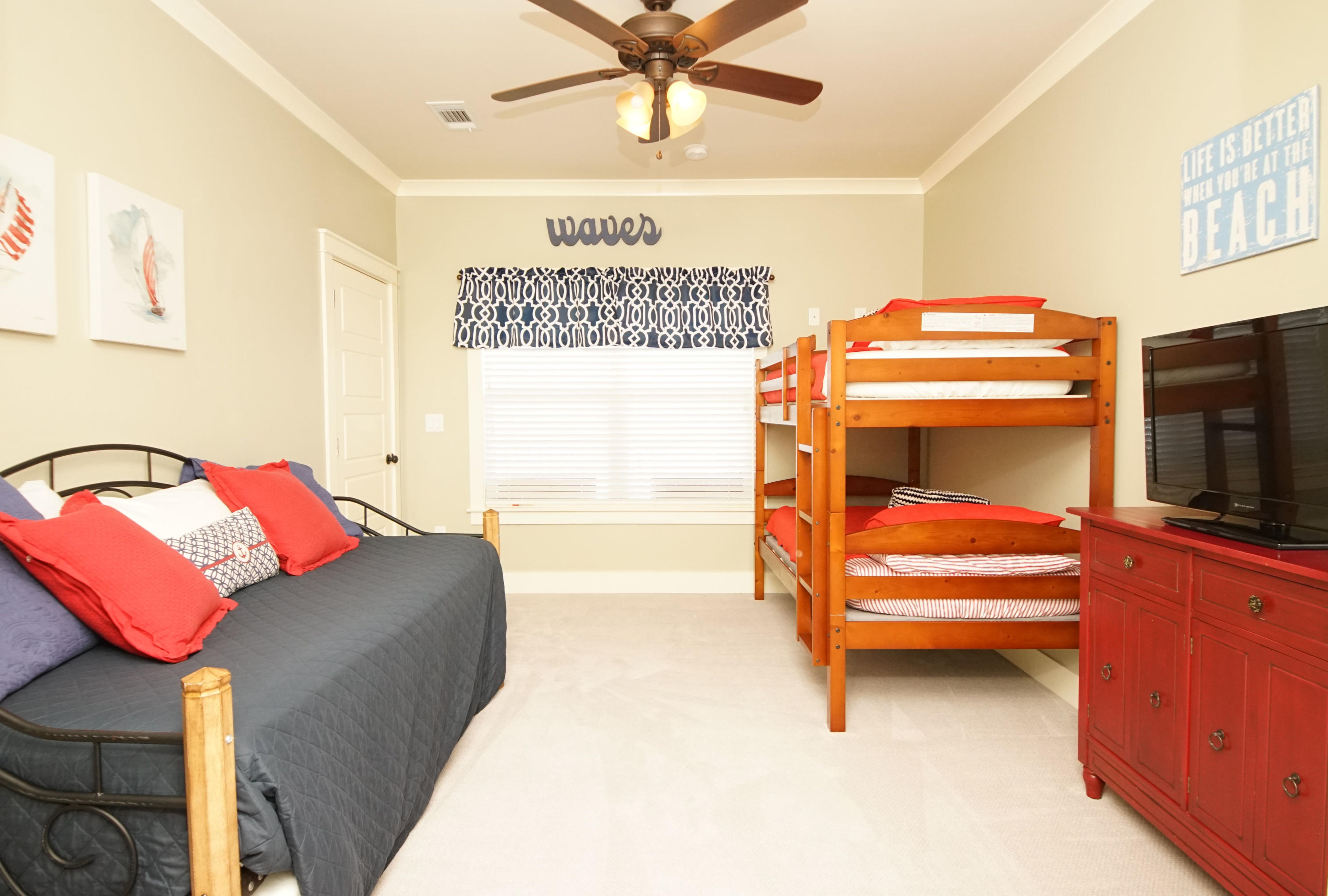 LEISURE BAY - Residential