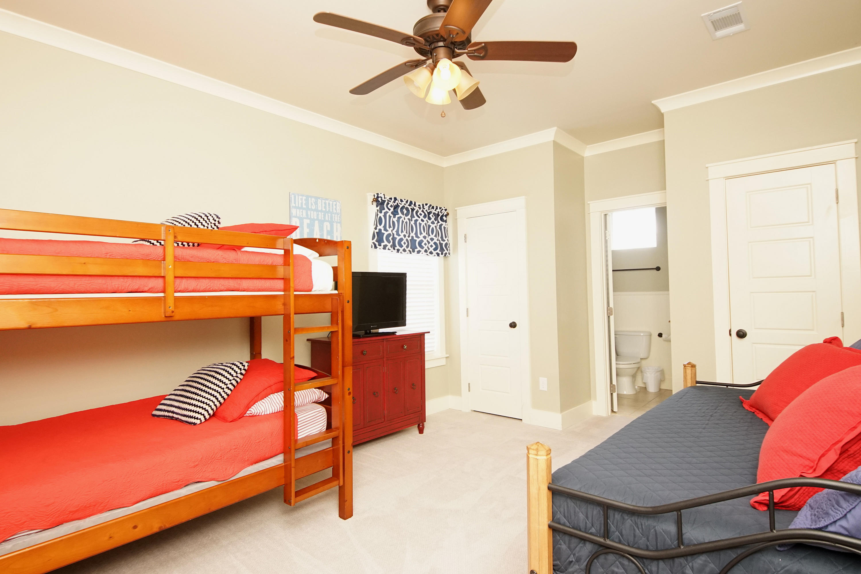 LEISURE BAY - Residential