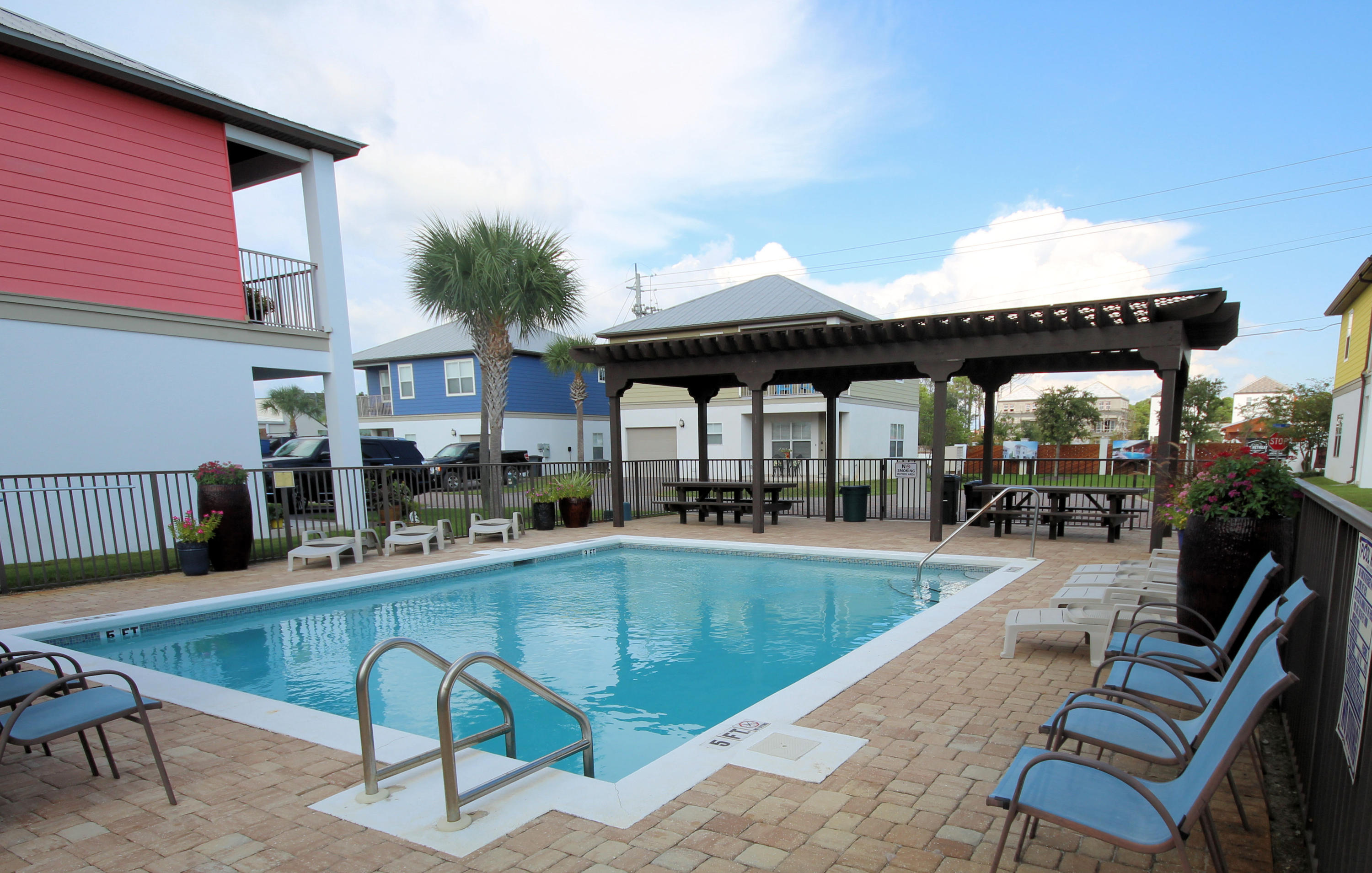 LEISURE BAY - Residential