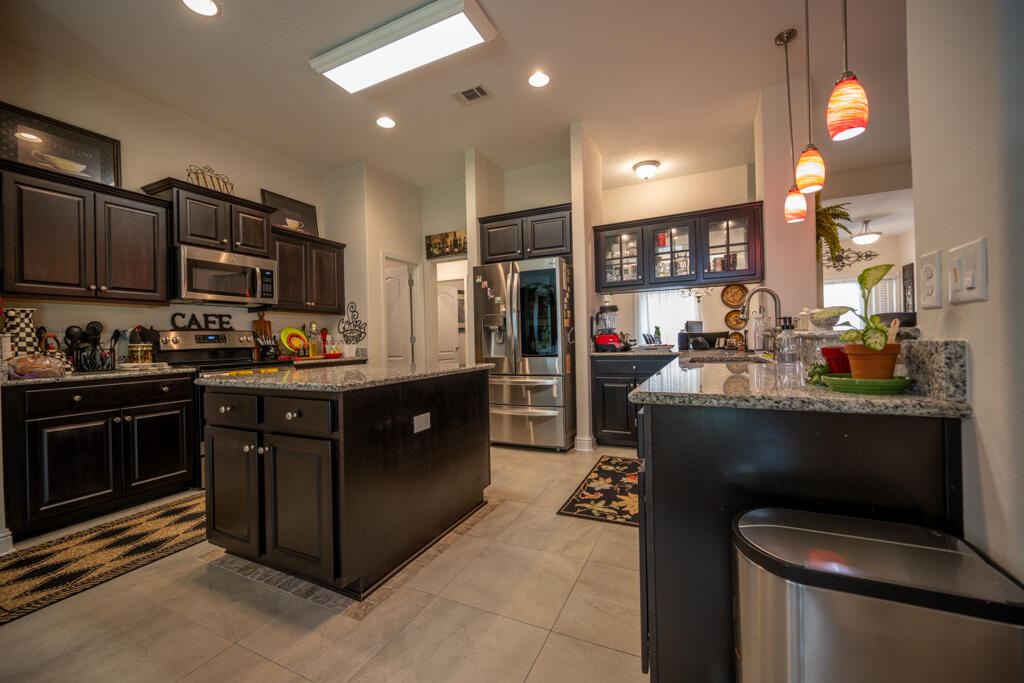 WINDMEADOWS - Residential