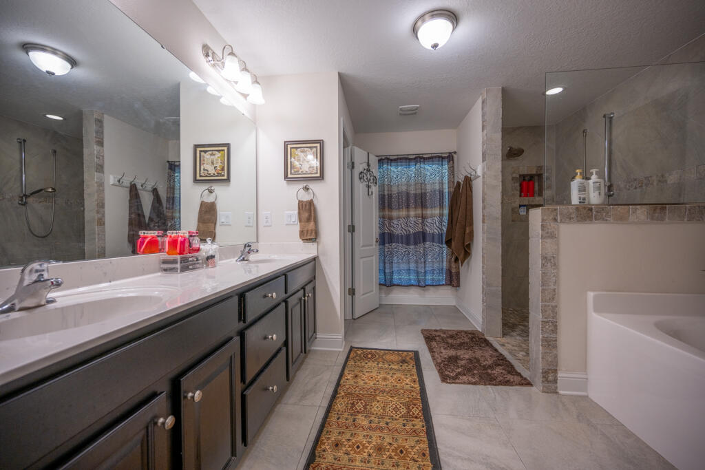 WINDMEADOWS - Residential