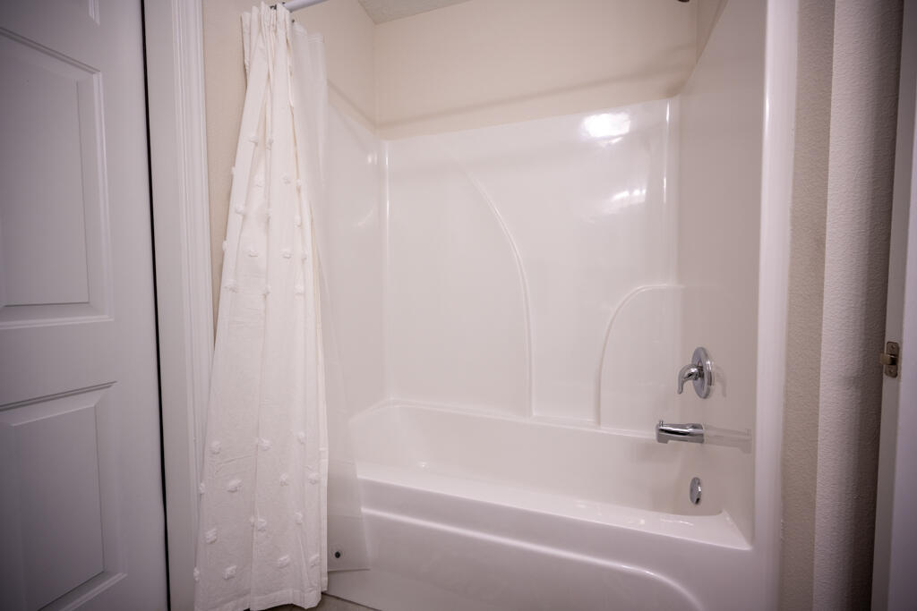 WINDMEADOWS - Residential