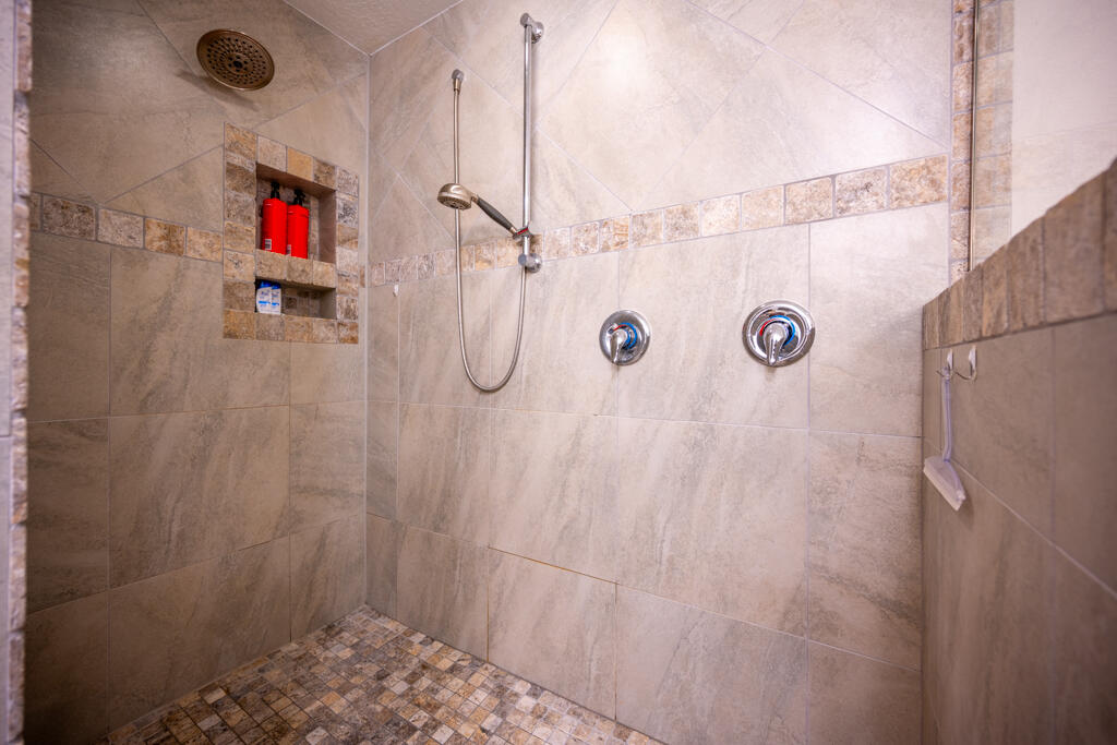 WINDMEADOWS - Residential