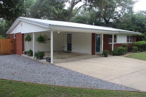 A home in Niceville