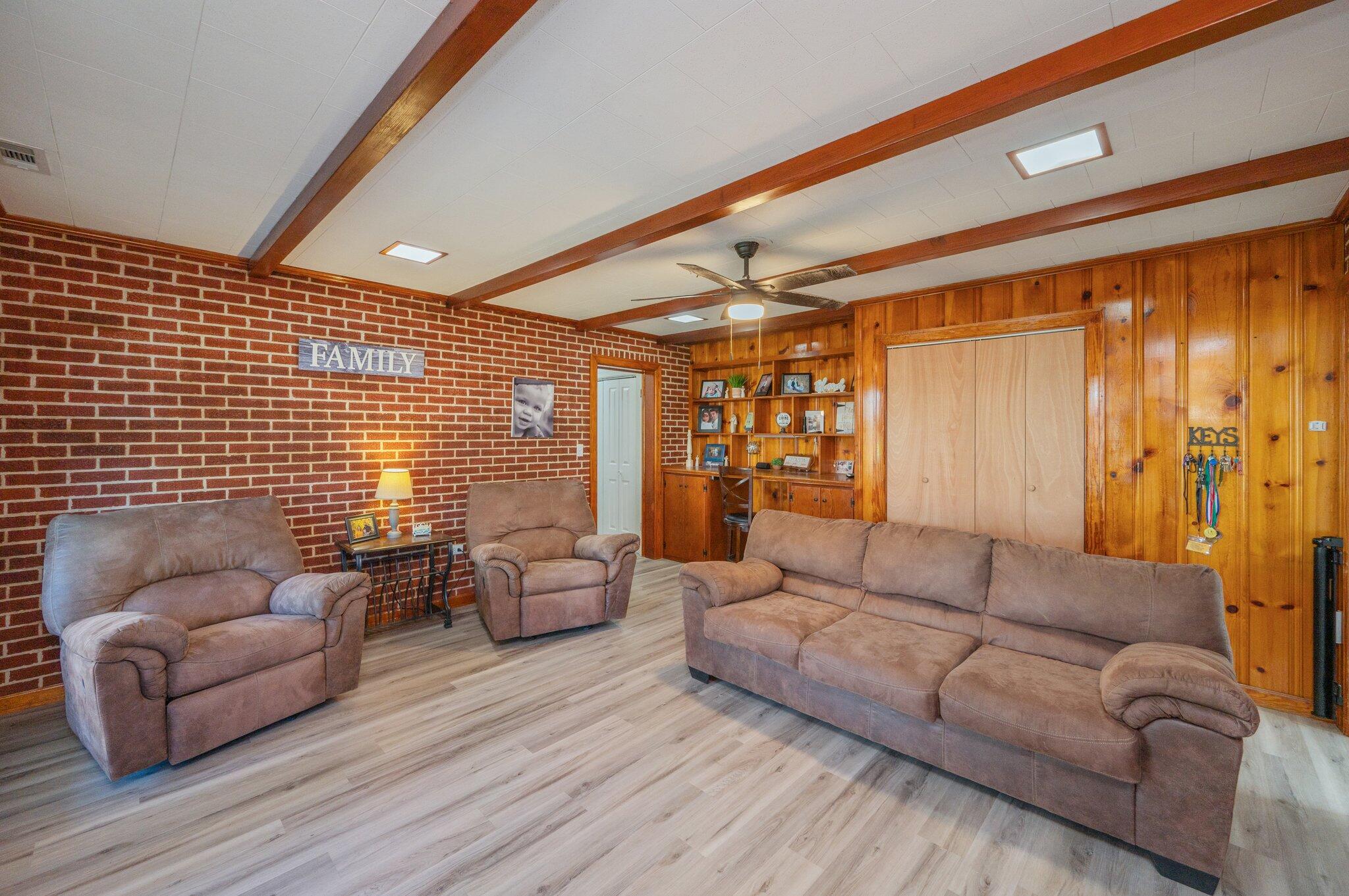 HUGHES ADD FLORALA - Residential