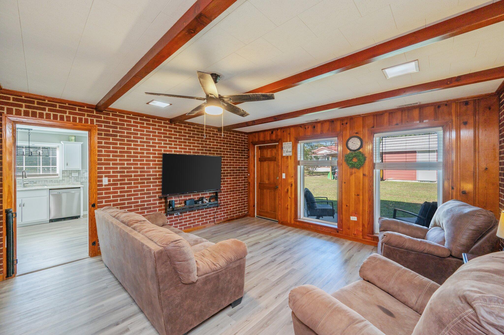 HUGHES ADD FLORALA - Residential